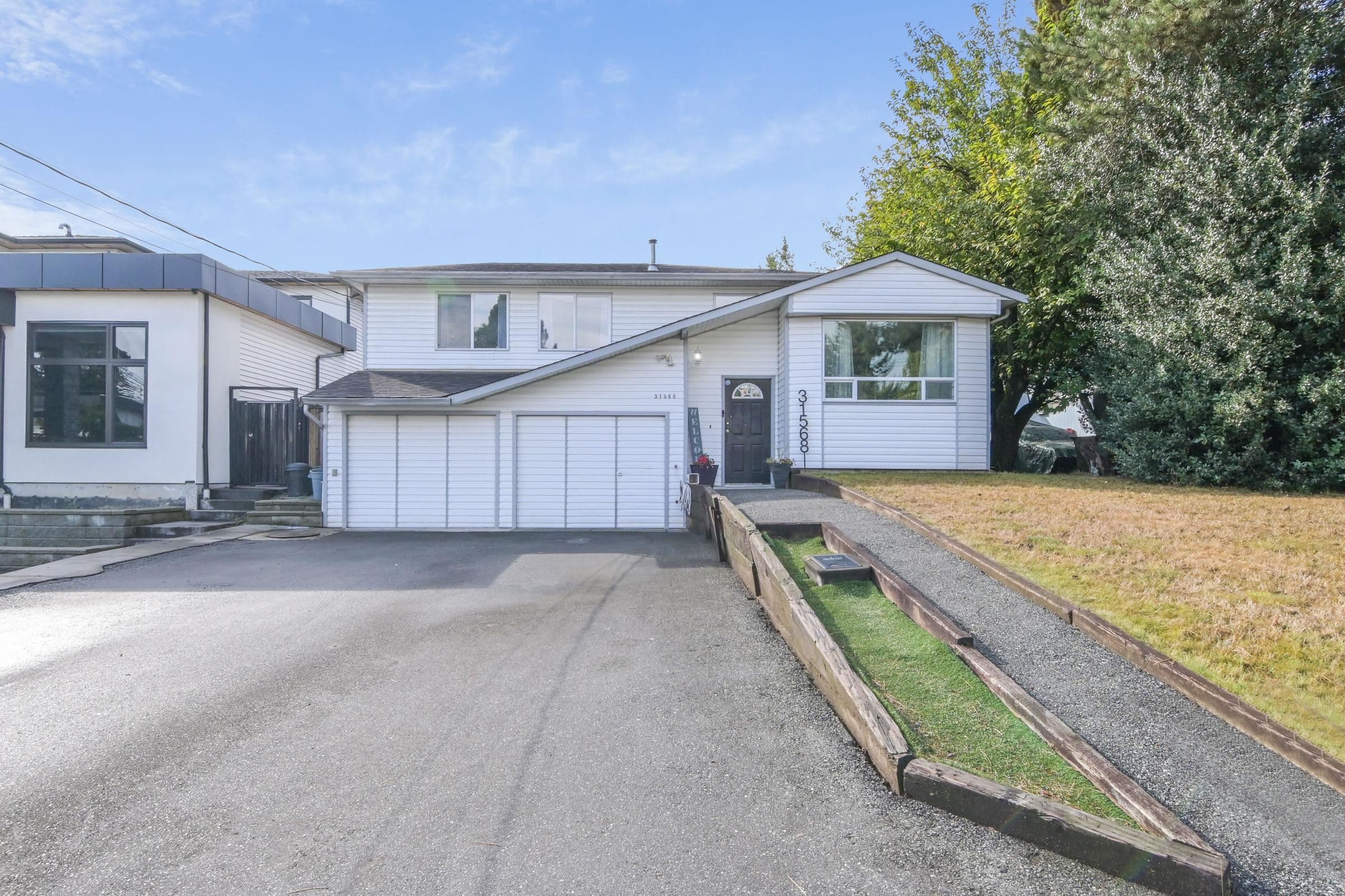 31568 Oakridge Crescent, Abbotsford, V2T 6A6 — photo 1