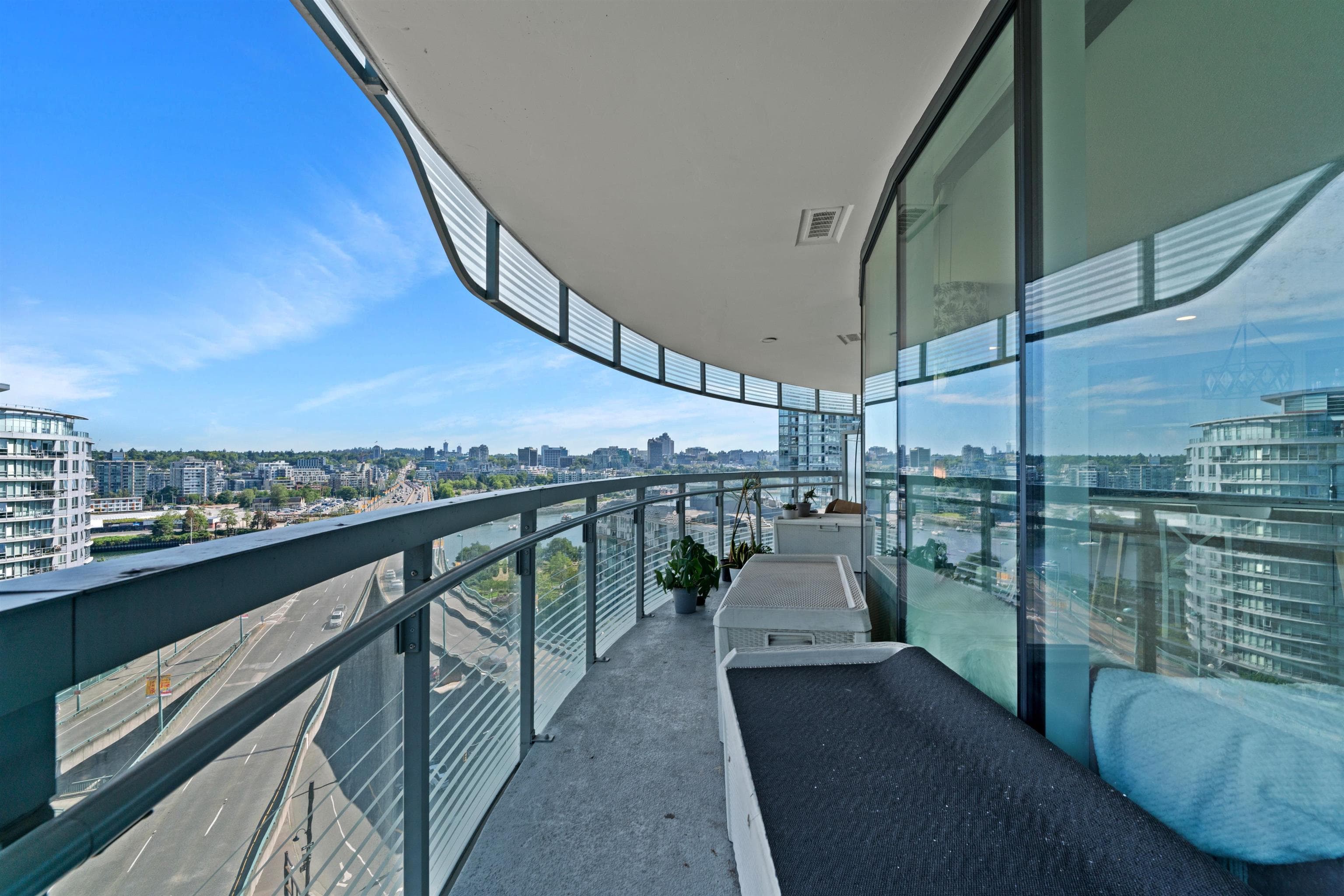 1284 - 87 Nelson Street, Vancouver, V6Z 0E8 — photo 2