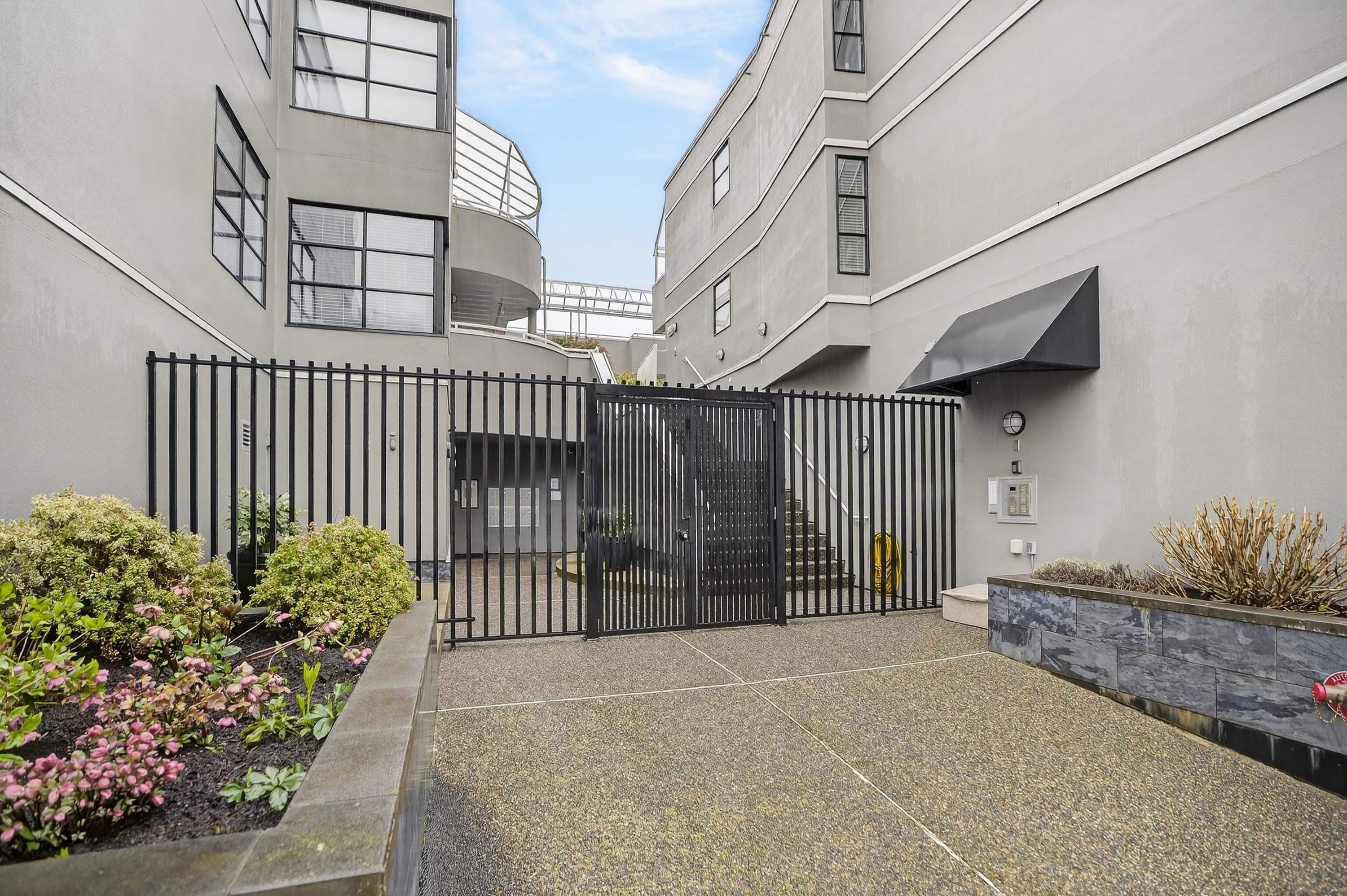 204 - 3151 Woodbine Drive, North Vancouver, V7R 2S4 — photo 2
