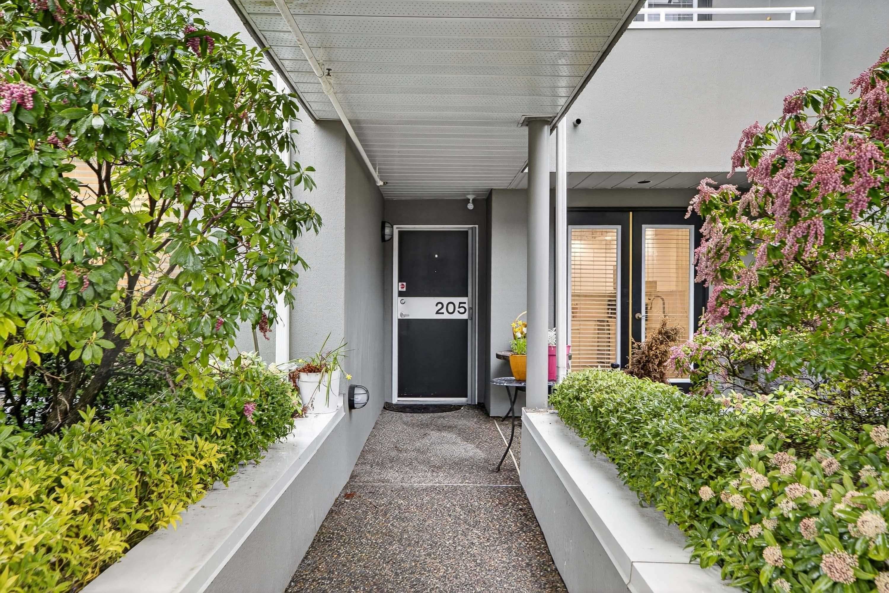 204 - 3151 Woodbine Drive, North Vancouver, V7R 2S4 — photo 3