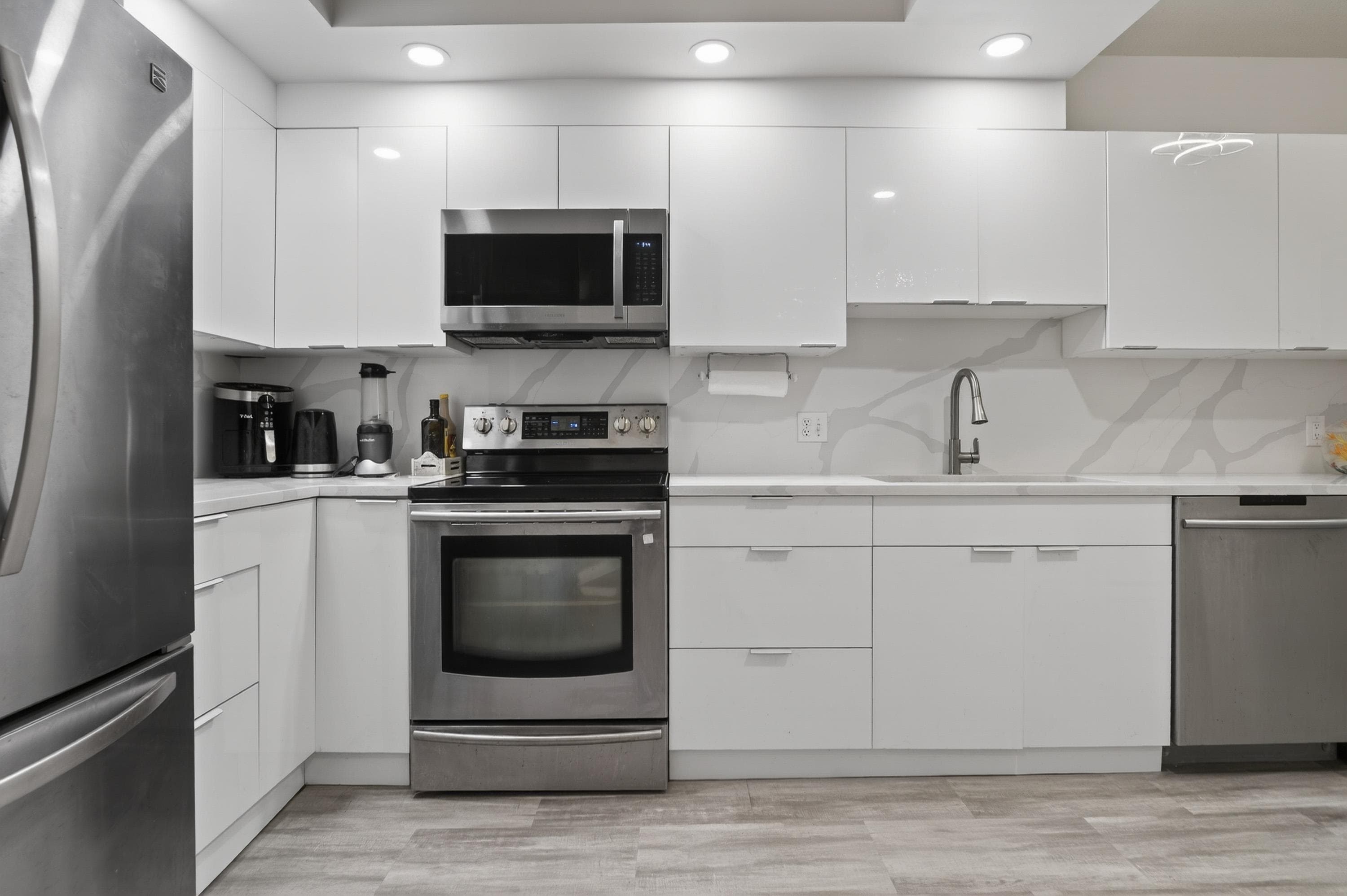 204 - 3151 Woodbine Drive, North Vancouver, V7R 2S4 — photo 4