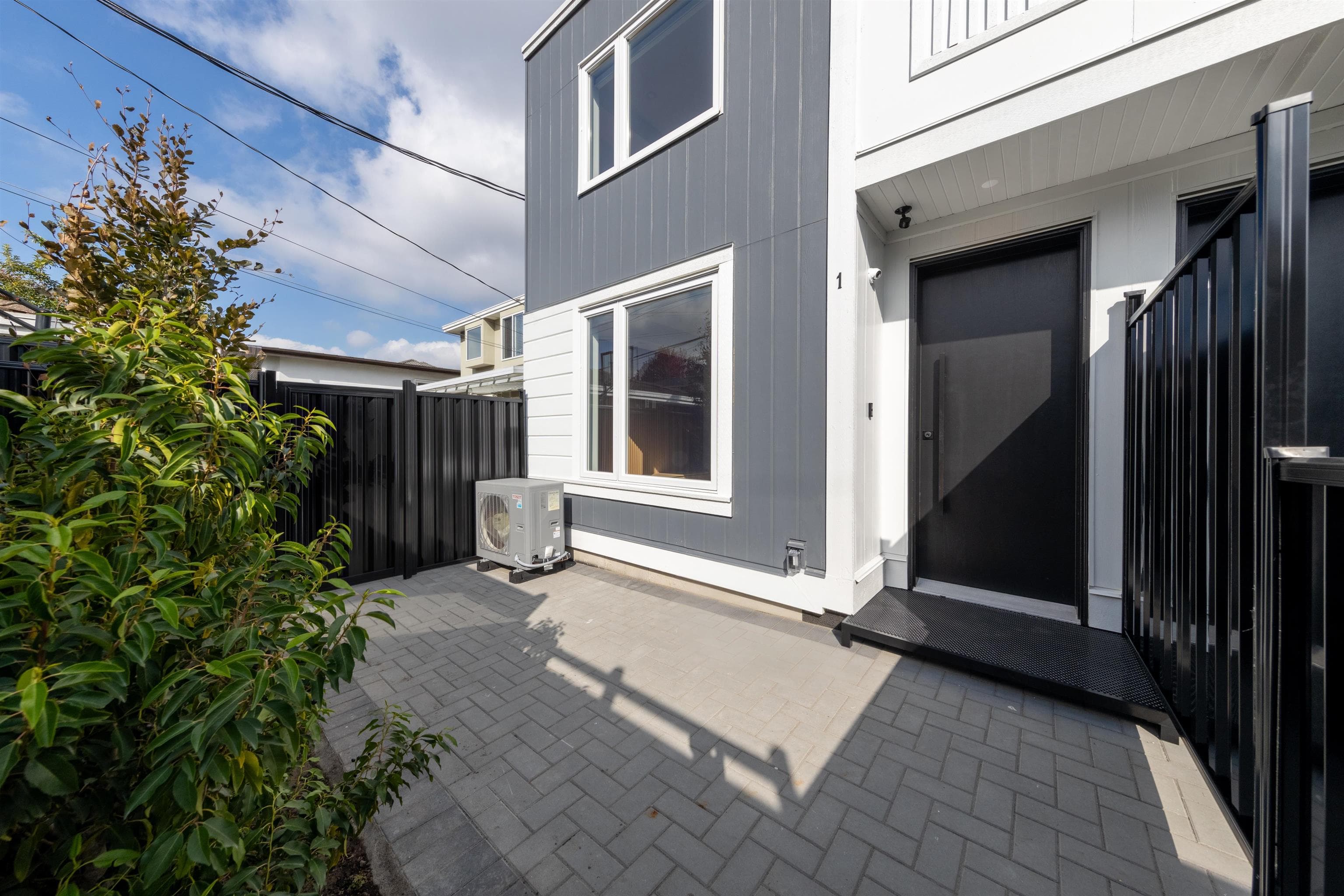 1 - 3268 E 18 Avenue, Vancouver, V5M 2R7 — photo 2