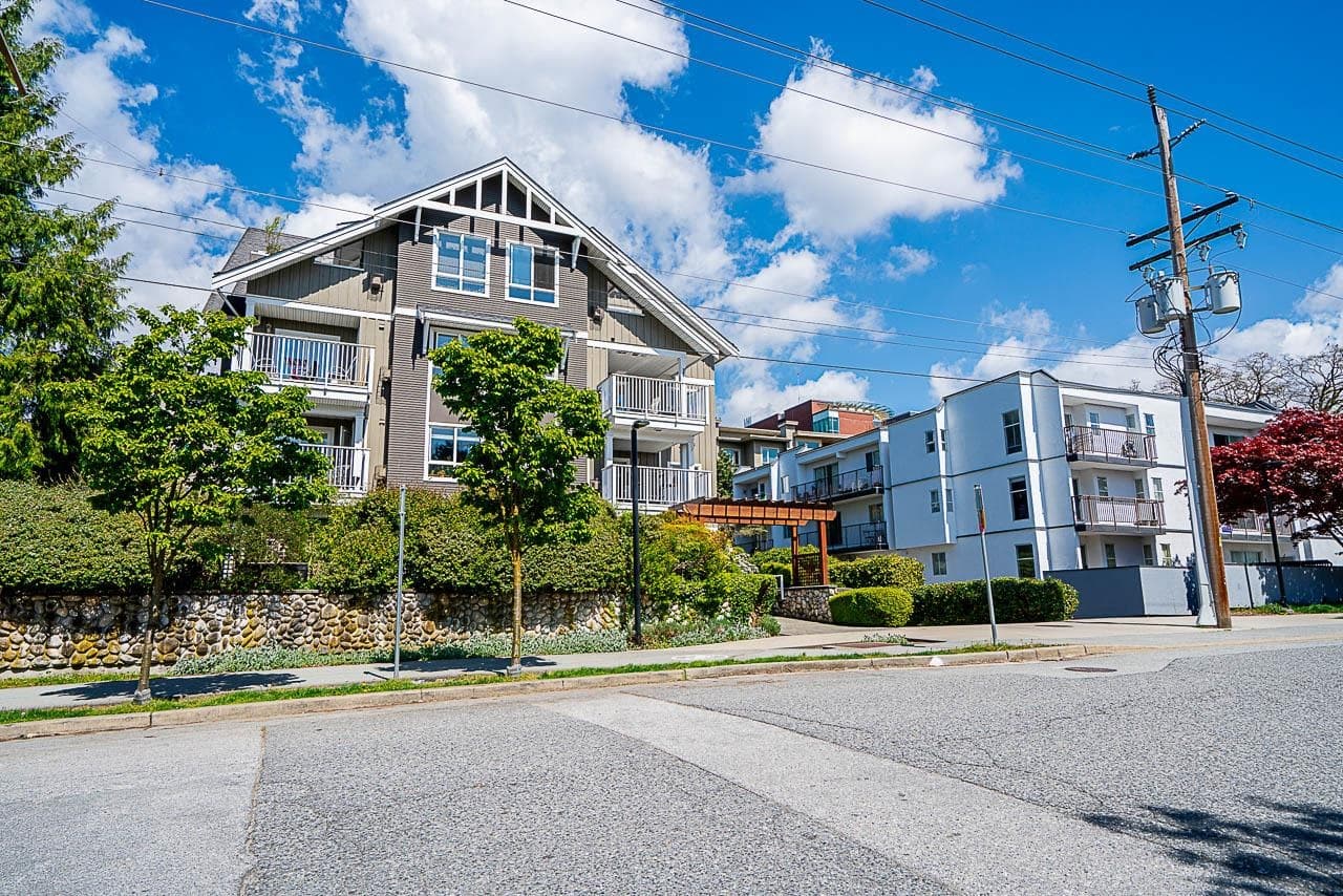 302 - 128 W 21st Street, North Vancouver, V7M 1Y9 — photo 2