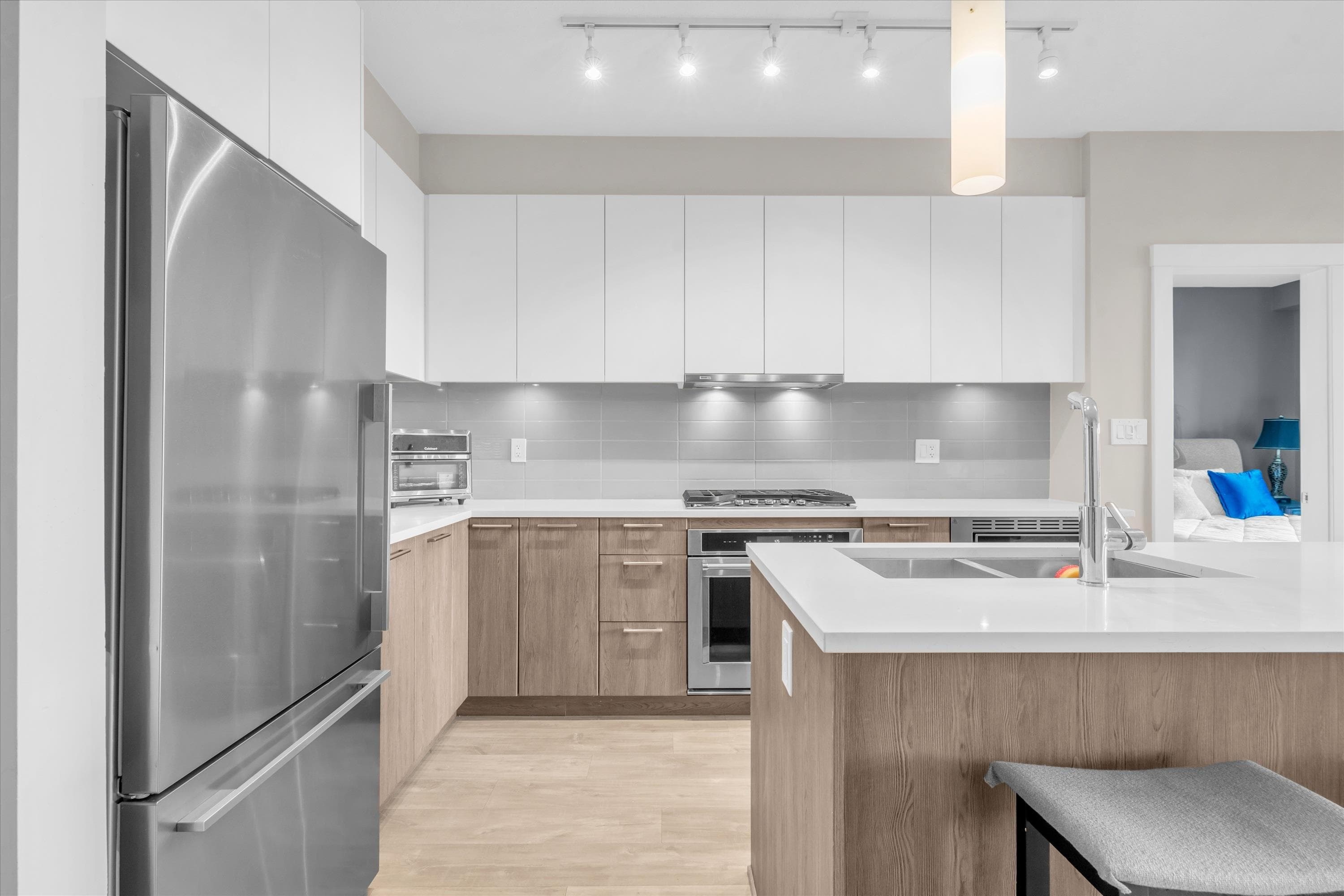 303 - 625 E 3rd Street, North Vancouver, V7L 0G3 — photo 2