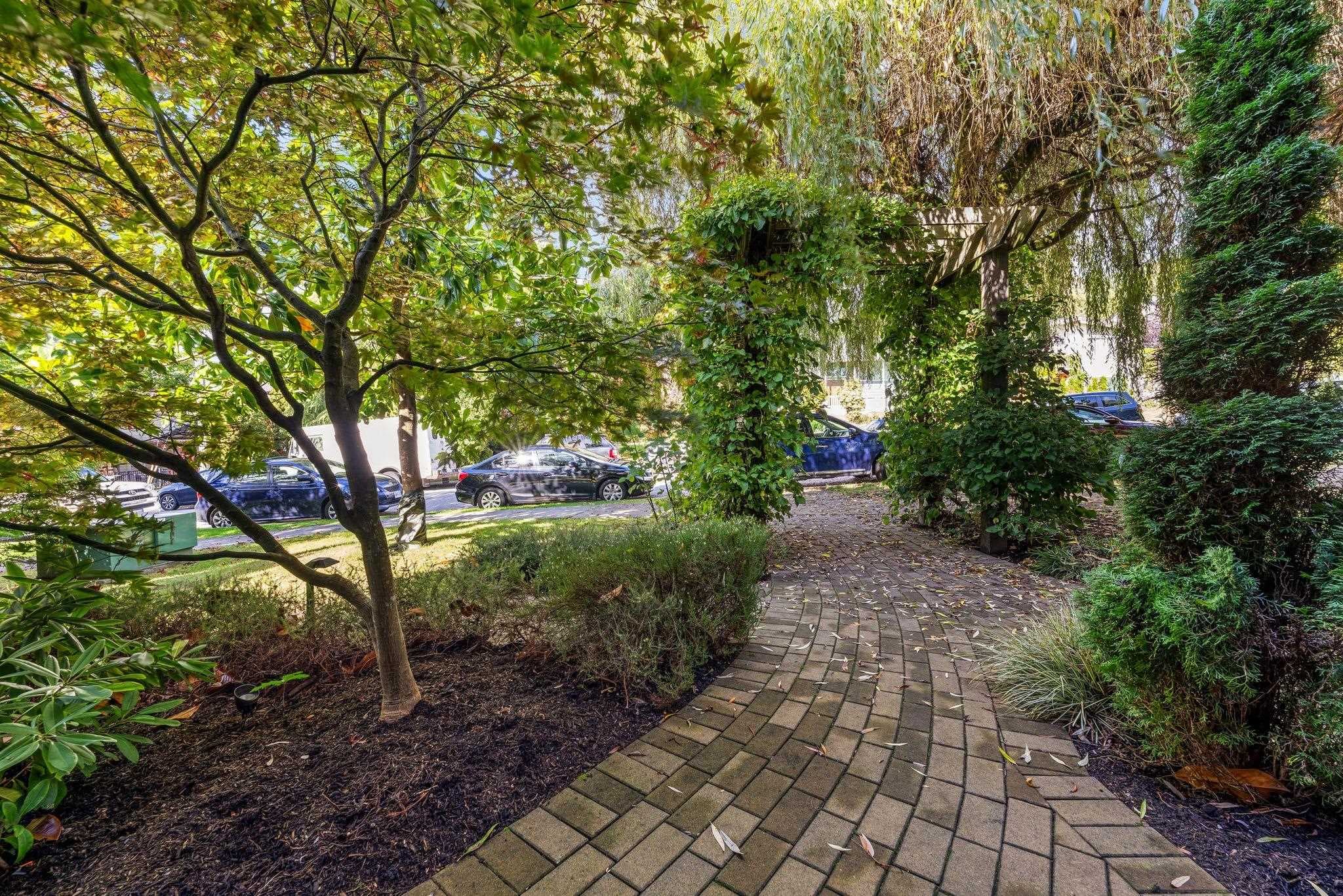 1 - 651 W 14th Street, North Vancouver, V7M 1R3 — photo 2