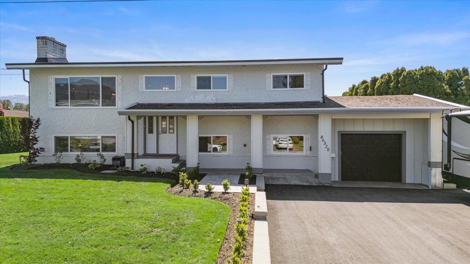 46520 Elliott Avenue, Chilliwack, V2P 6L3 — photo 1