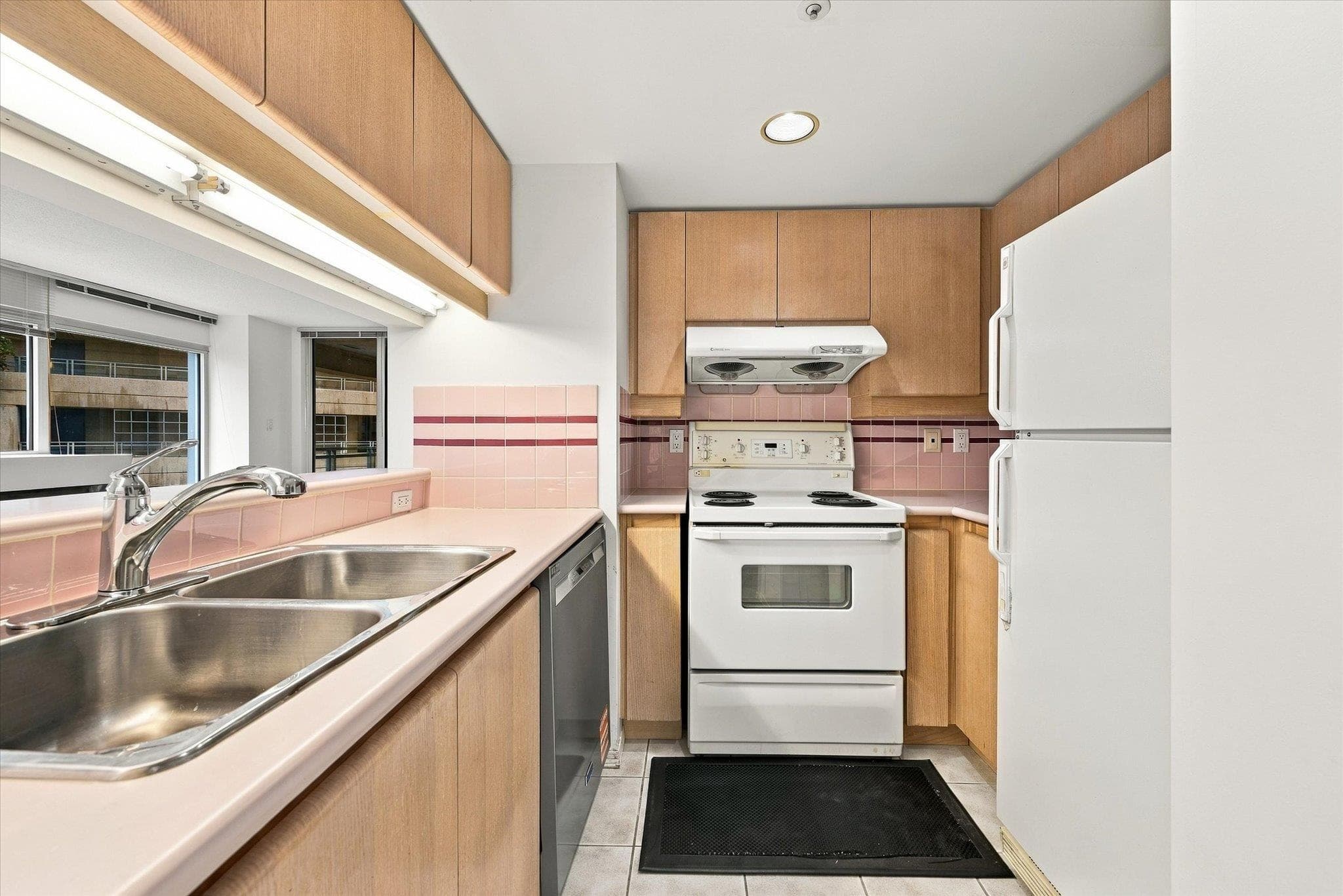 603 - 183 Keefer Place, Vancouver, V6B 6B9 — photo 3