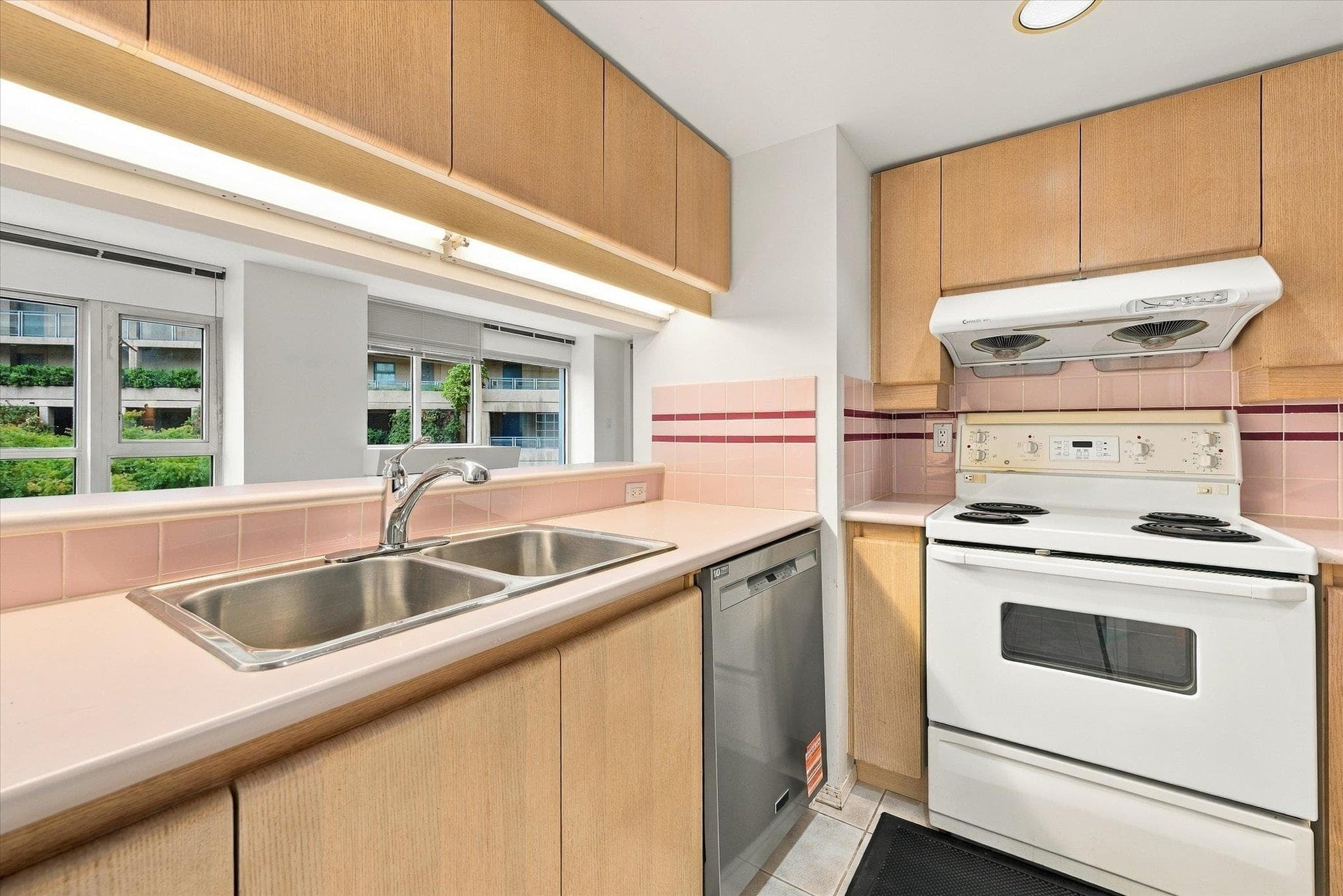 603 - 183 Keefer Place, Vancouver, V6B 6B9 — photo 4