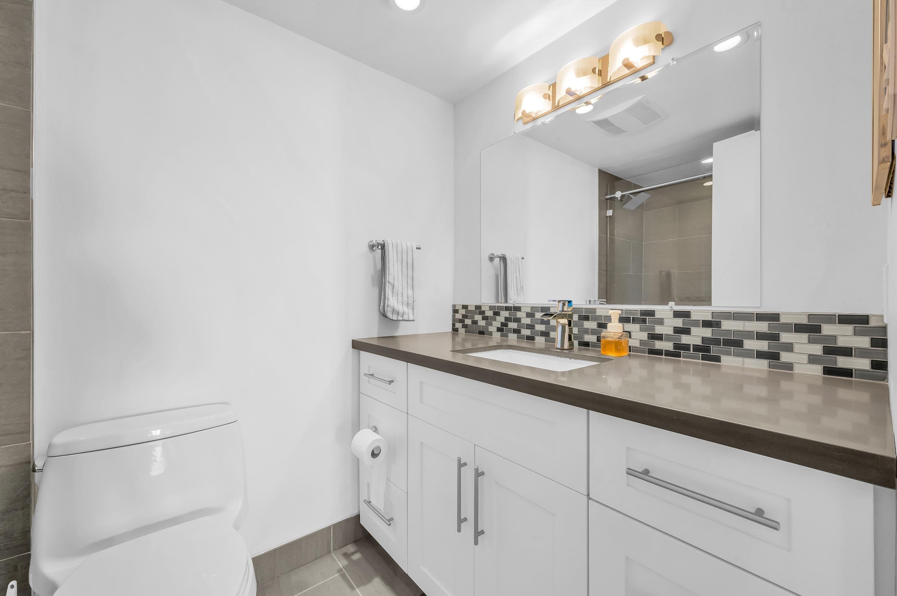 1206 - 4160 Sardis Street, Burnaby, V5H 1K2 — photo 5
