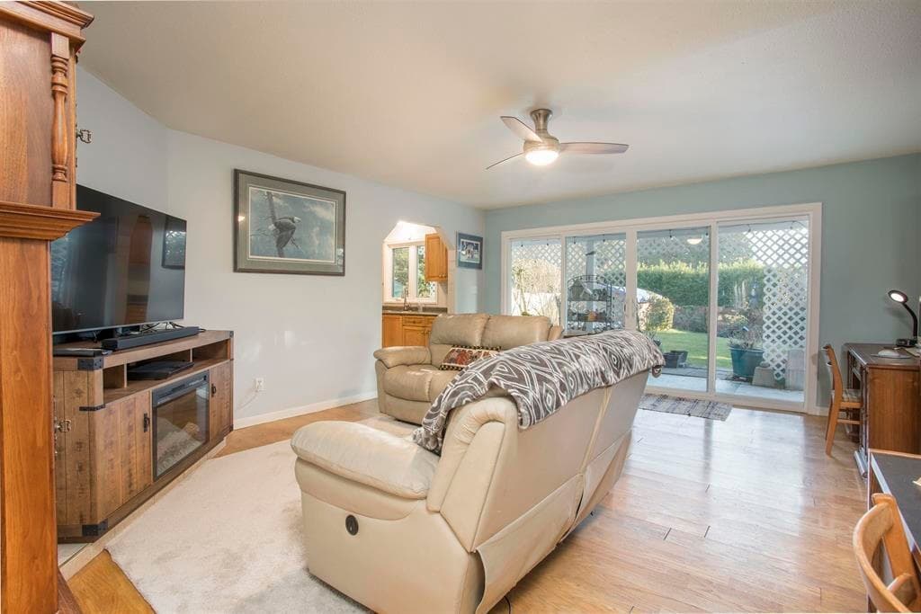 9890 Lyndhurst Street, Burnaby, V3J 1G1 — photo 2