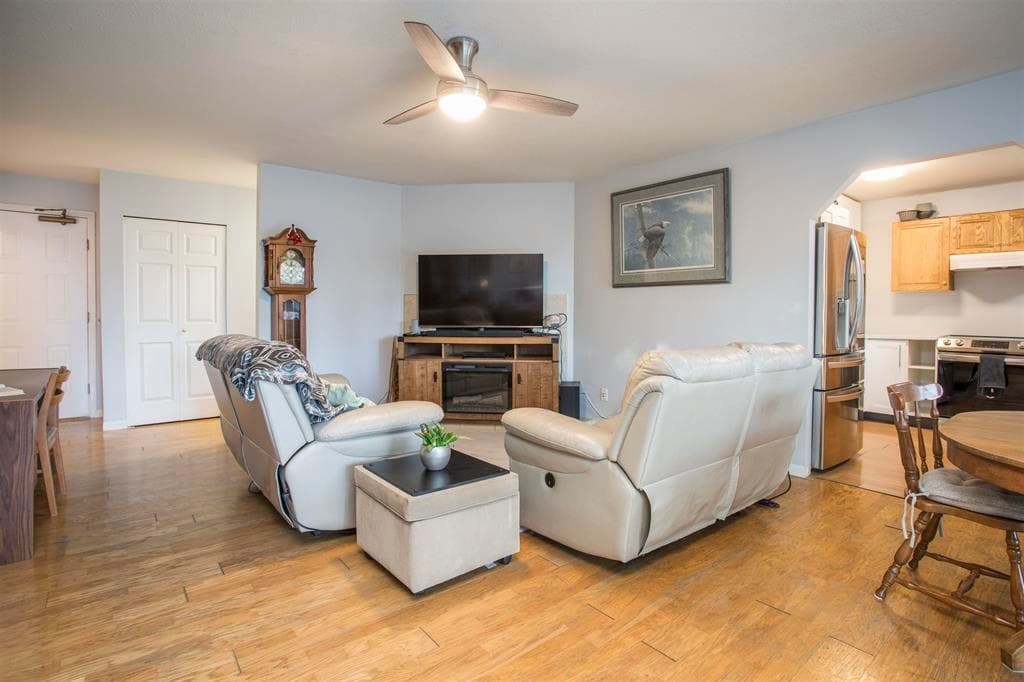9890 Lyndhurst Street, Burnaby, V3J 1G1 — photo 3