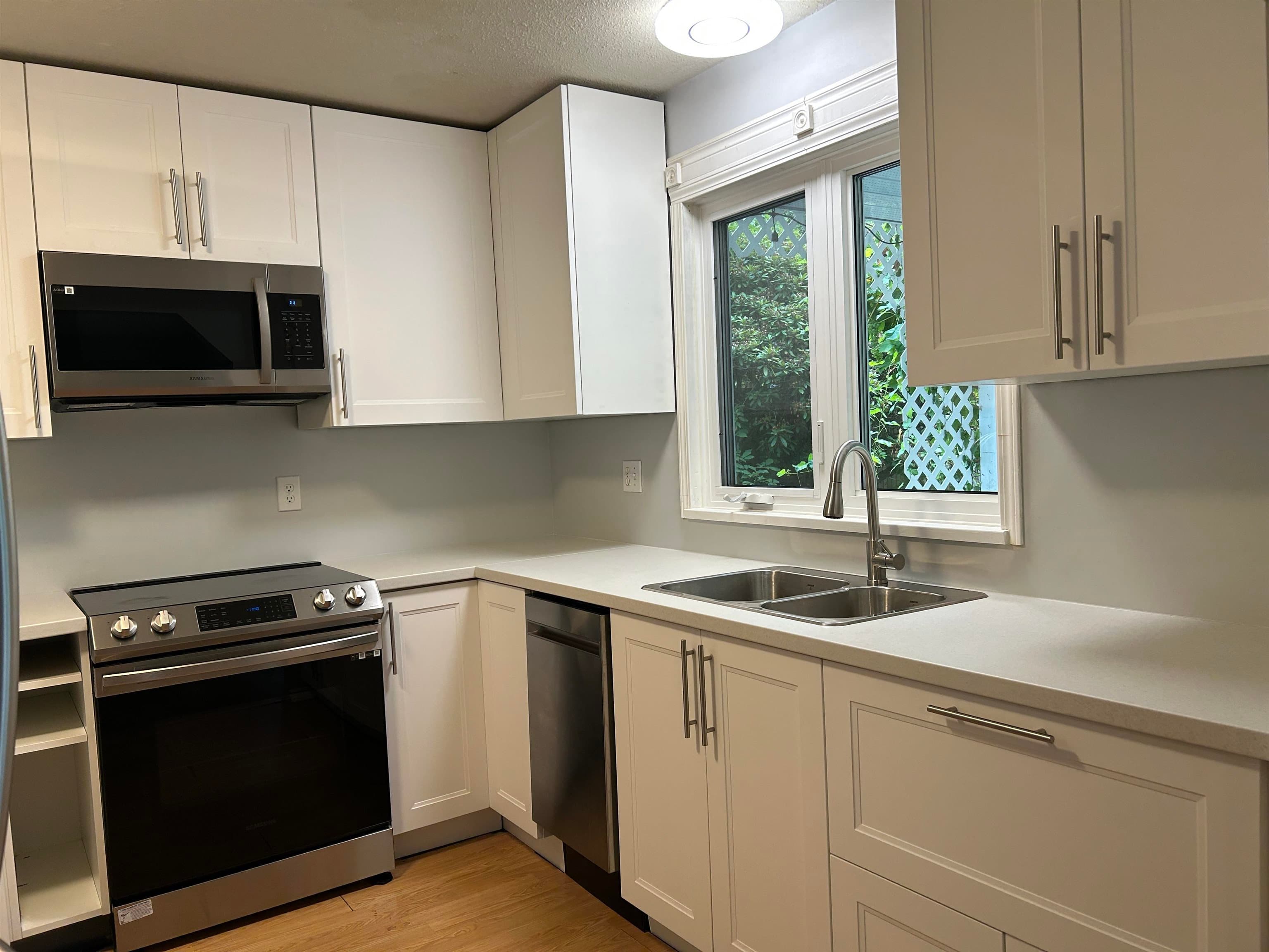 9890 Lyndhurst Street, Burnaby, V3J 1G1 — photo 5