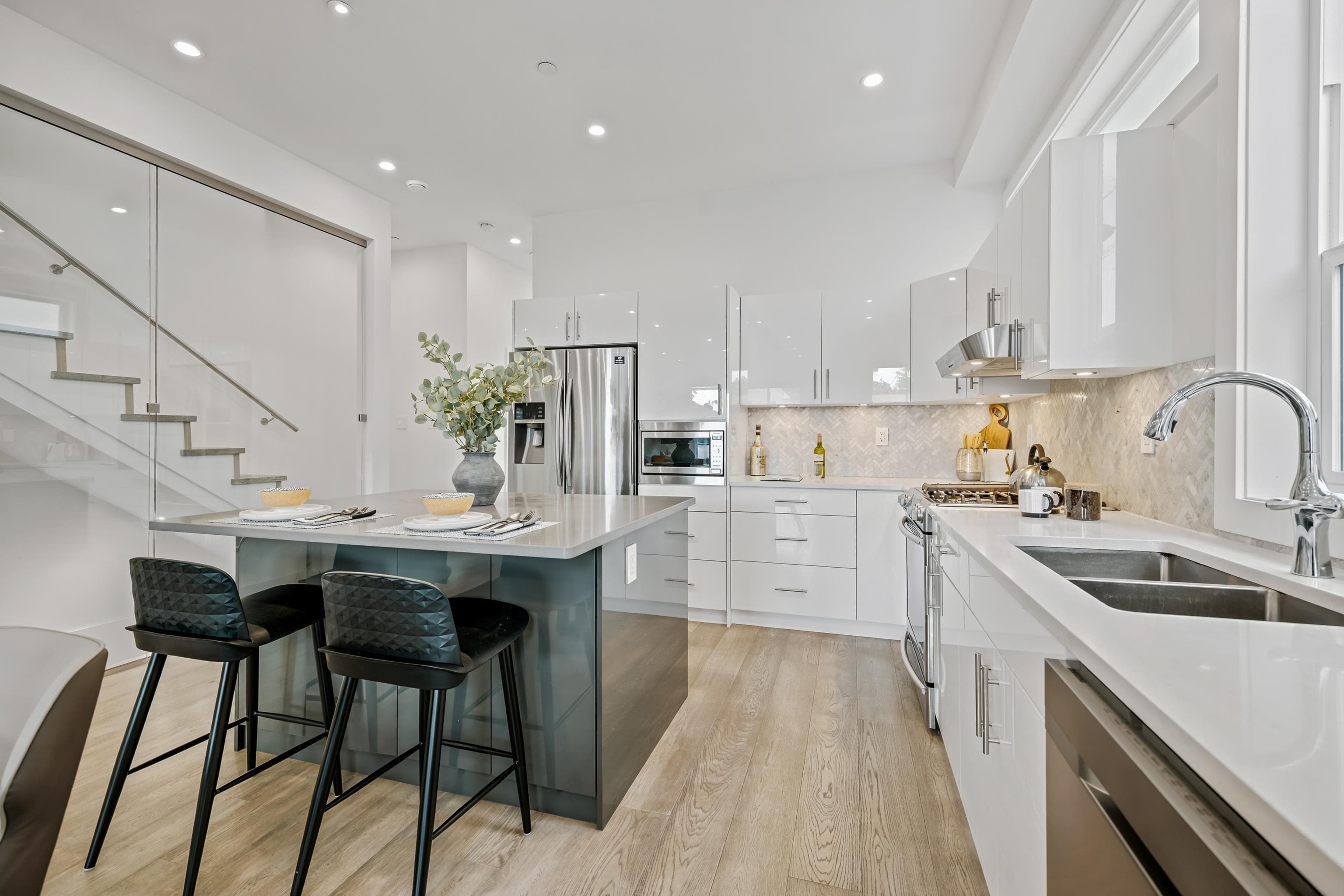 409 W Keith Road, North Vancouver, V7M 1M2 — photo 5