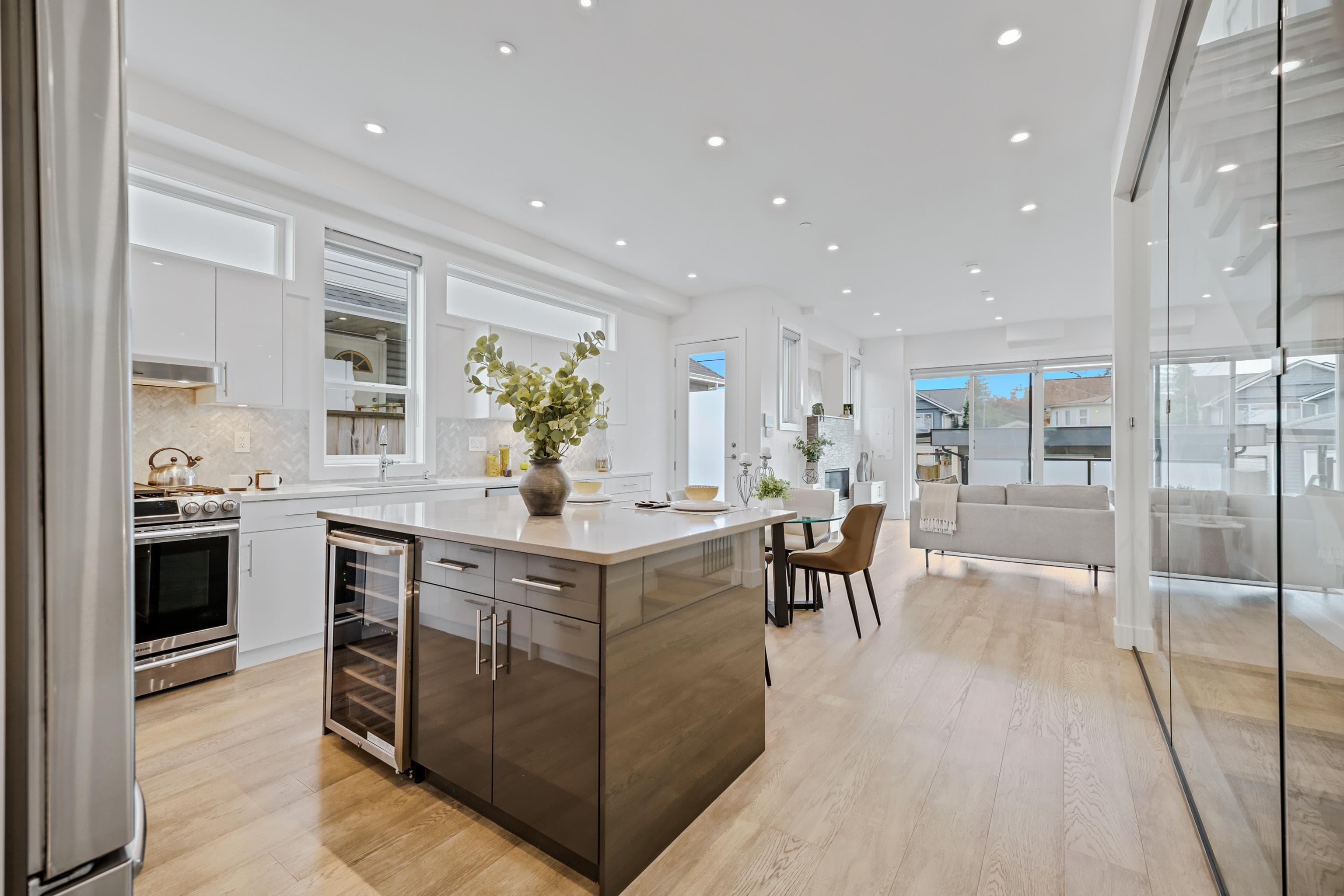 409 W Keith Road, North Vancouver, V7M 1M2 — photo 4