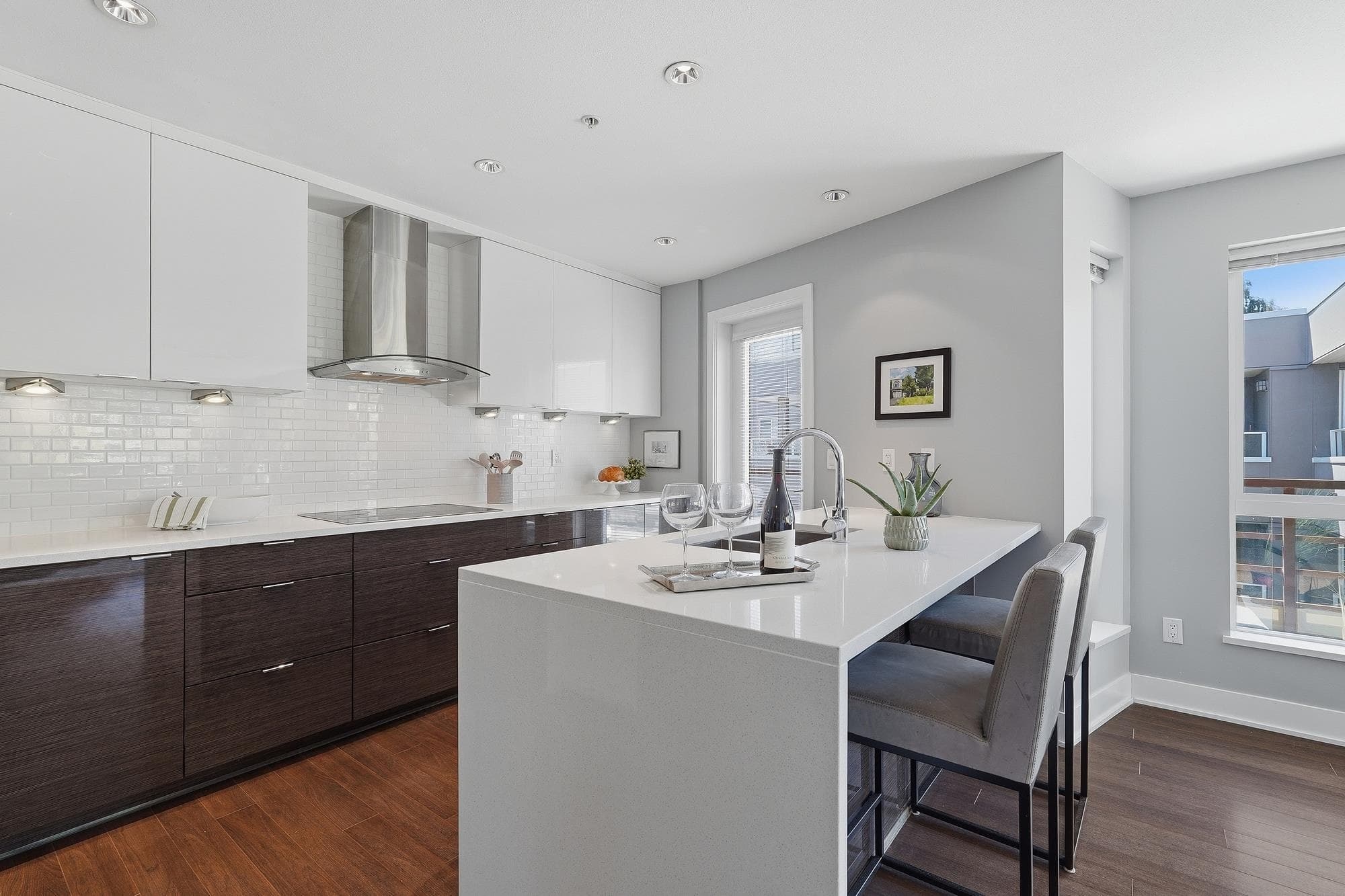 303 - 15747 Marine Drive, White Rock, V4B 1E4 — photo 4