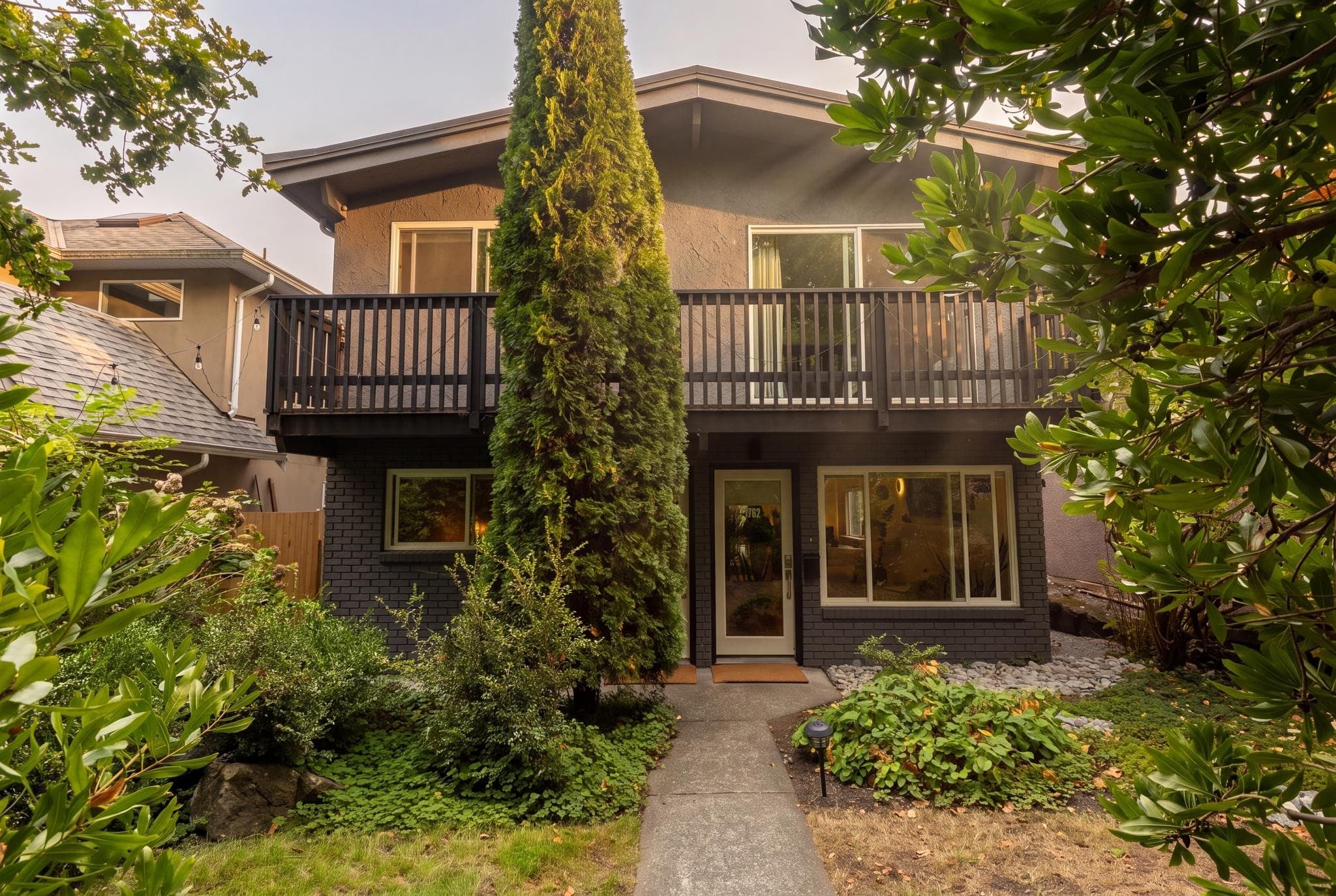 1762 E 15th Avenue, Vancouver, V5N 2G3 — photo 1