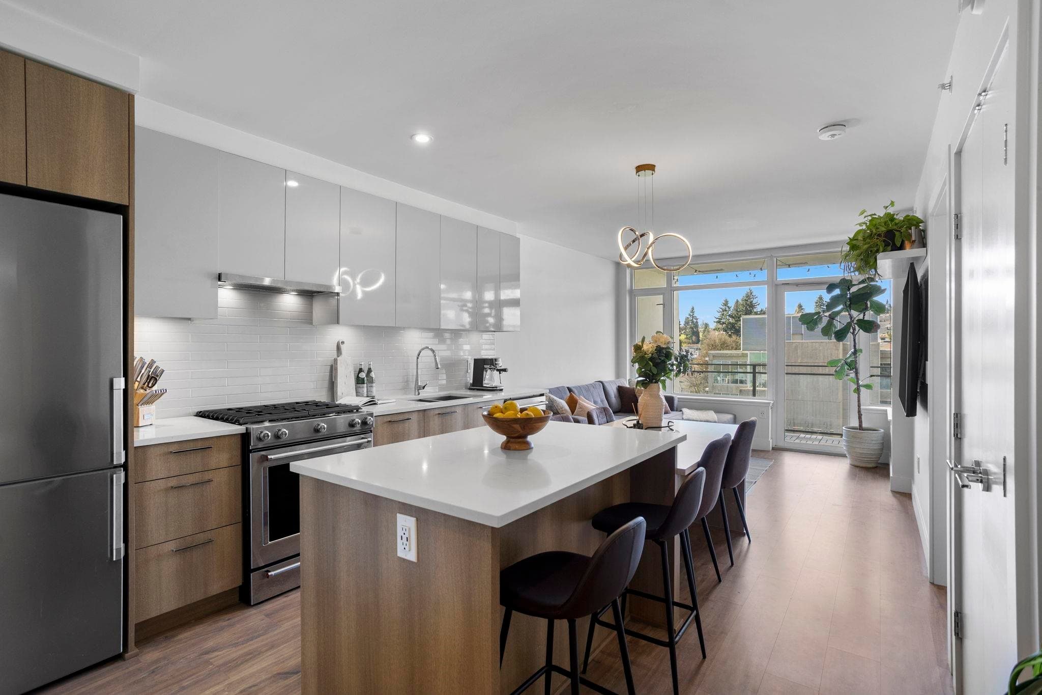 803 - 258 Nelson's Court, New Westminster, V3L 0J9 — photo 1