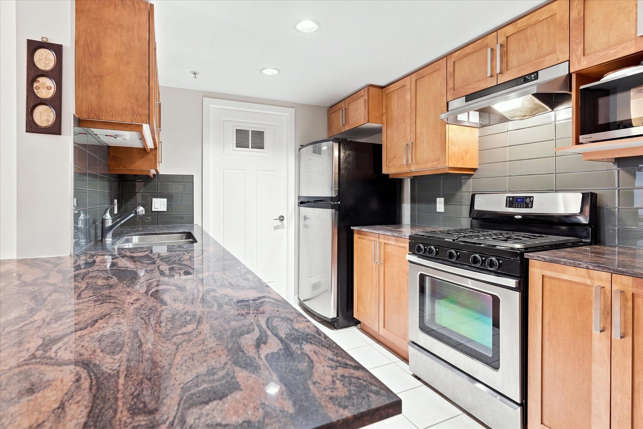 207 - 1212 Main Street, Squamish, V8B 0S1 — photo 4