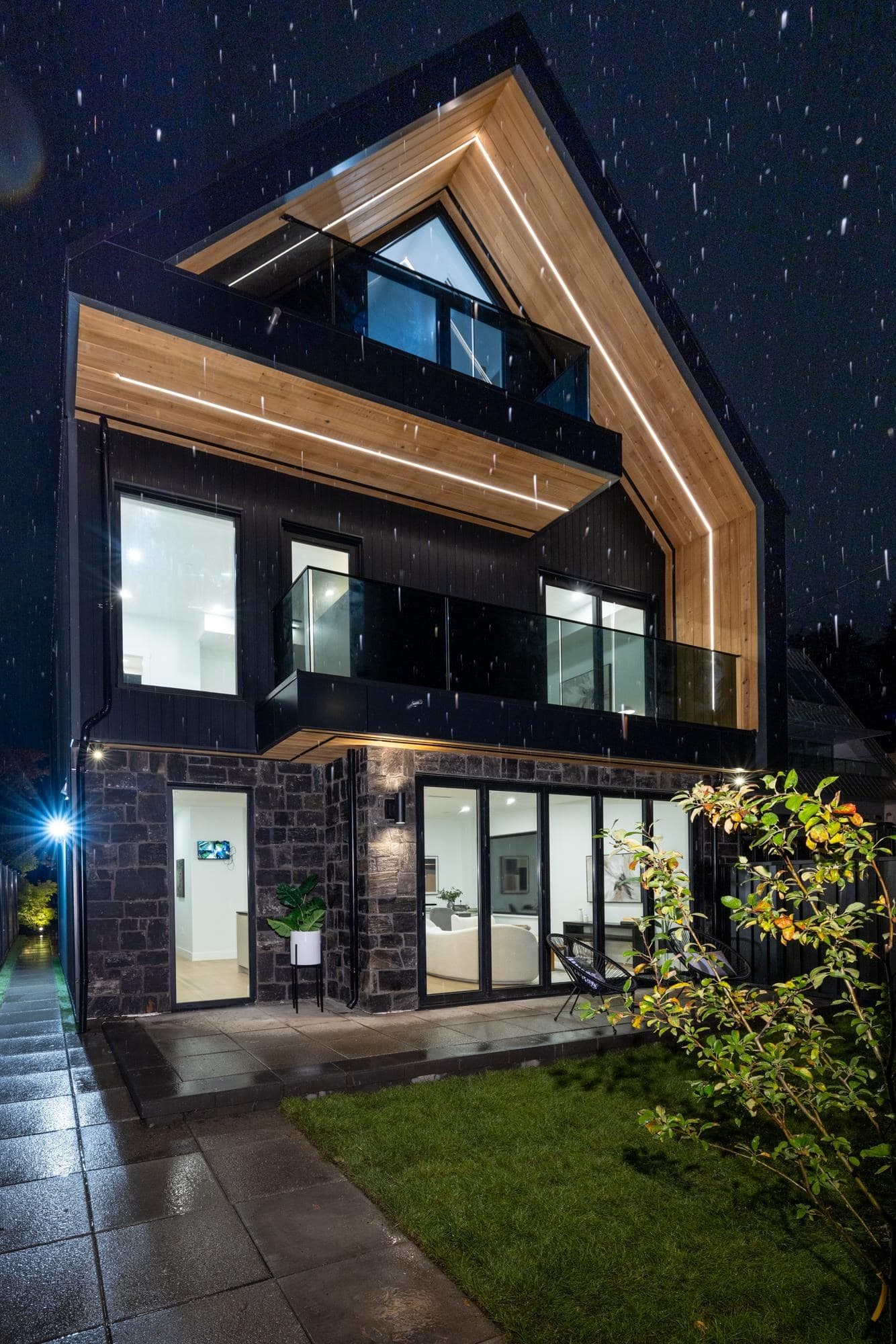 2 - 2145 Napier Street, Vancouver, V5L 2P1 — photo 2