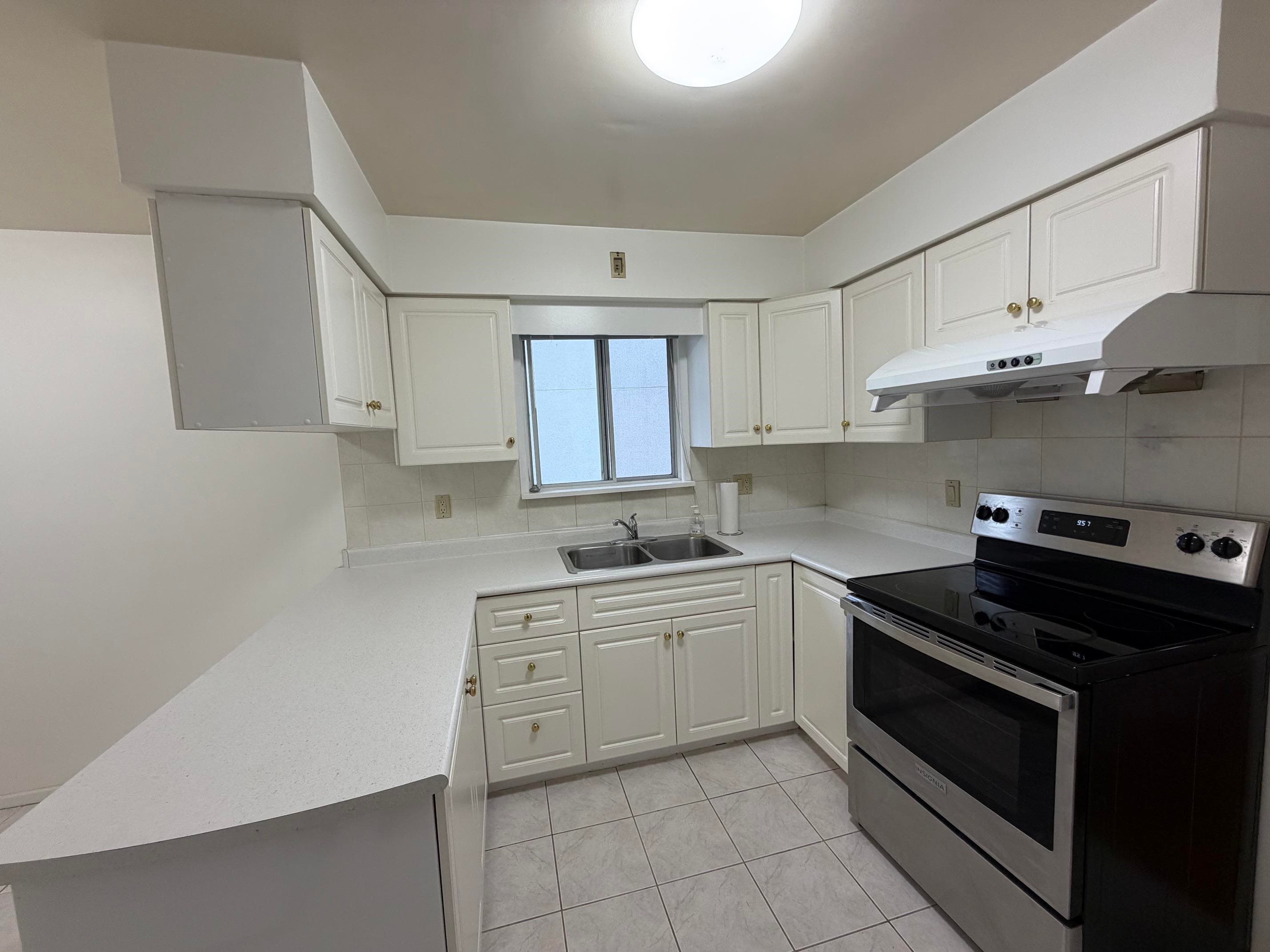 77 W 62nd Avenue, Vancouver, V5X 2C9 — photo 5