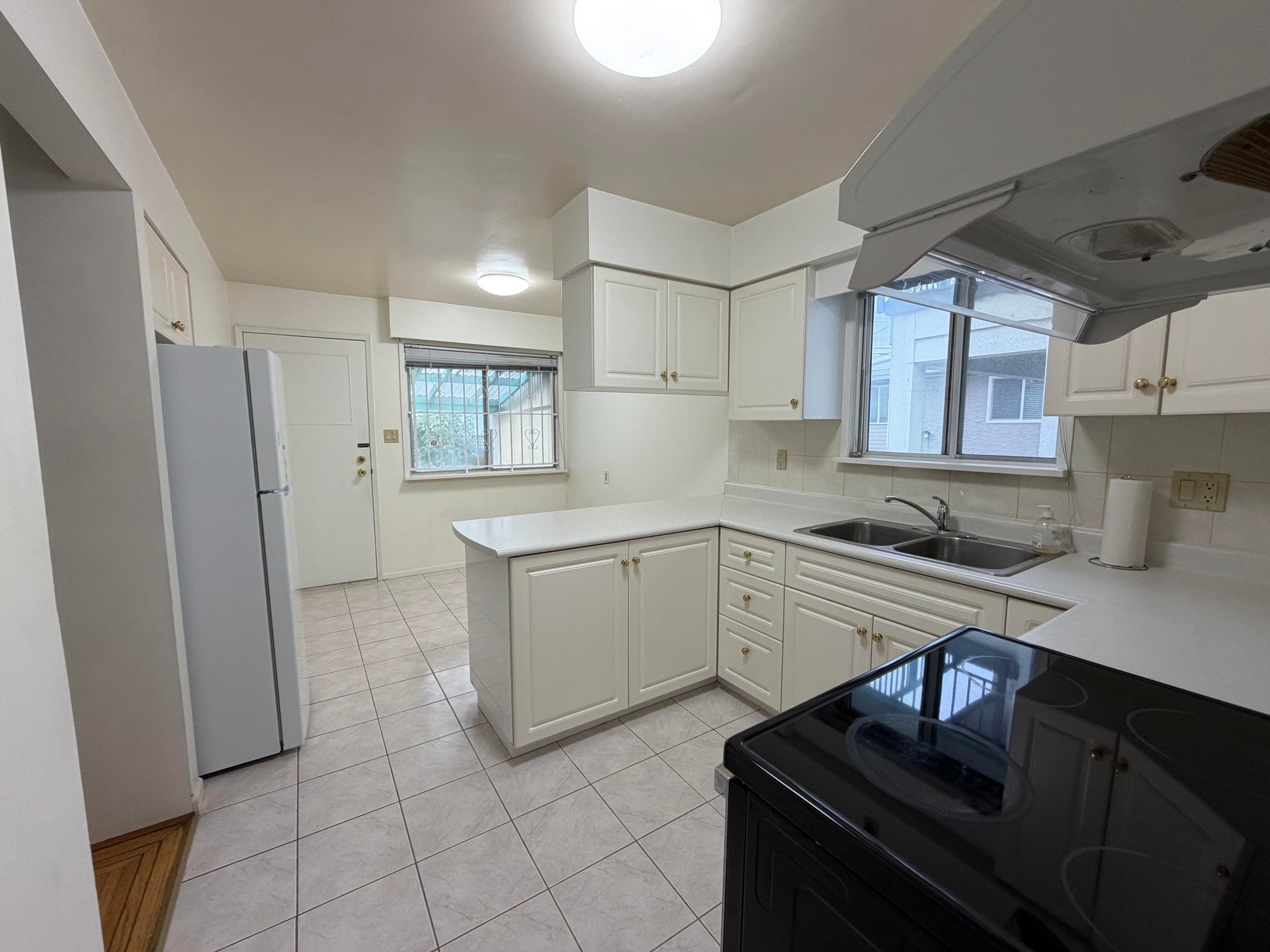77 W 62nd Avenue, Vancouver, V5X 2C9 — photo 4