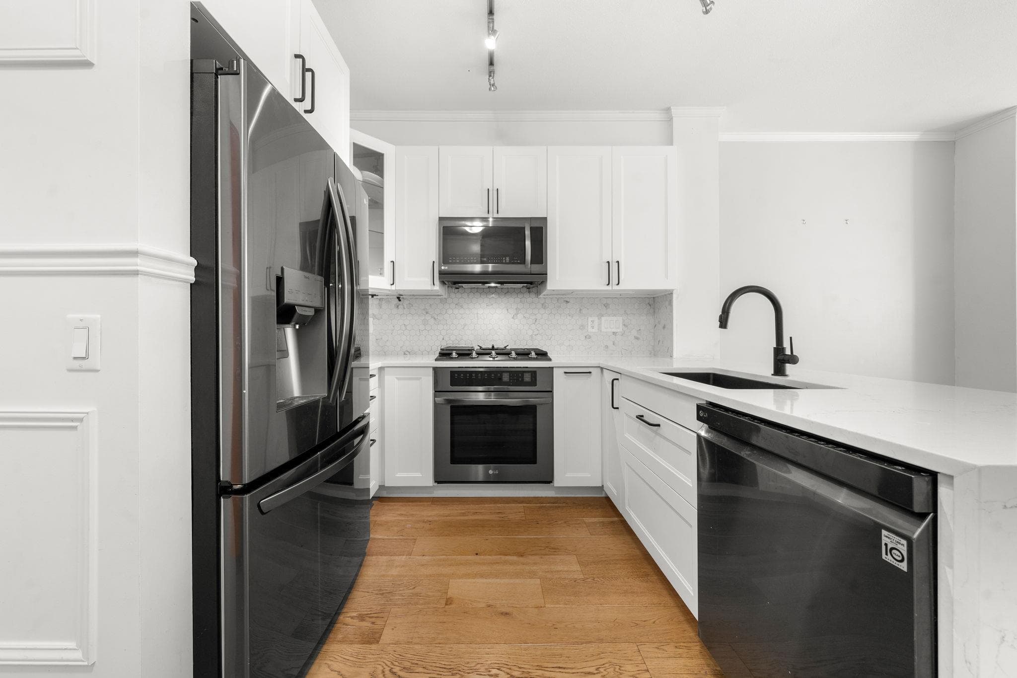 417 - 119 W 22nd Street, North Vancouver, V7M 0B4 — photo 2