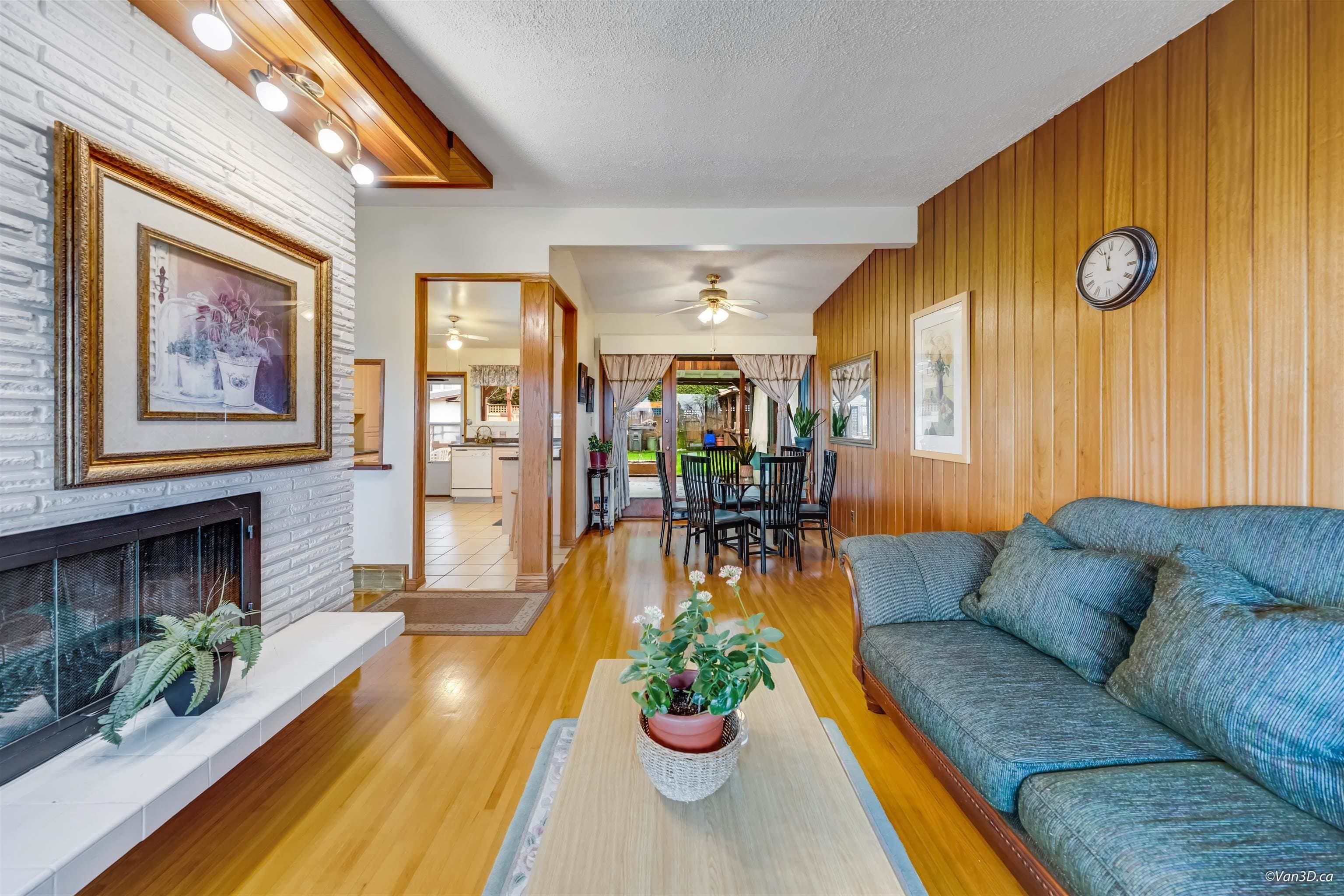 4646 Charlotte Court, Burnaby, V5G 2R8 — photo 5