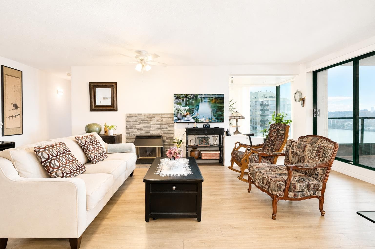1205 - 420 Carnarvon Street, New Westminster, V3L 5P1 — photo 2