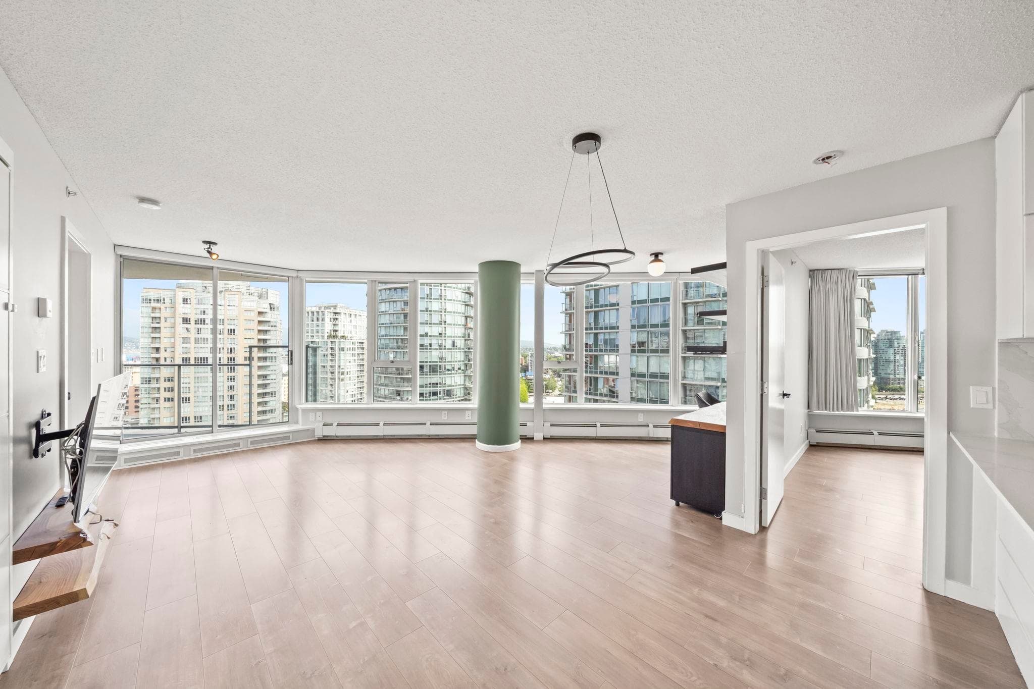 2202 - 689 Abbott Street, Vancouver, V6B 0J2 — photo 2
