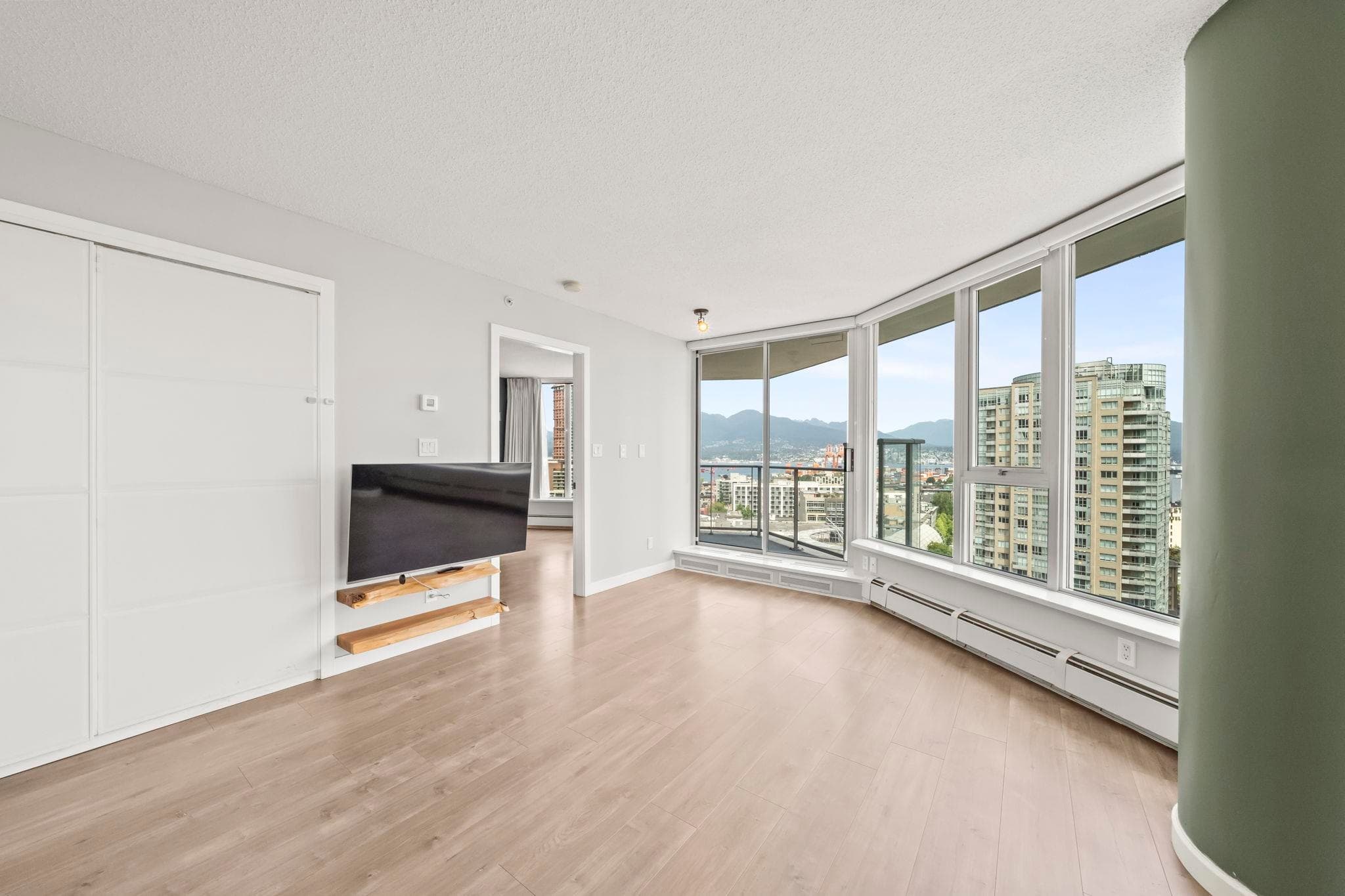 2202 - 689 Abbott Street, Vancouver, V6B 0J2 — photo 4