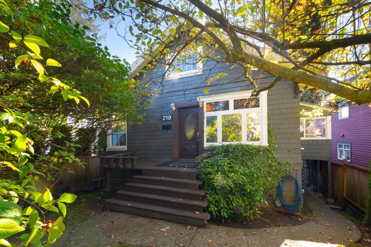 219 E 29th Street, North Vancouver, V7N 1C8 — photo 1