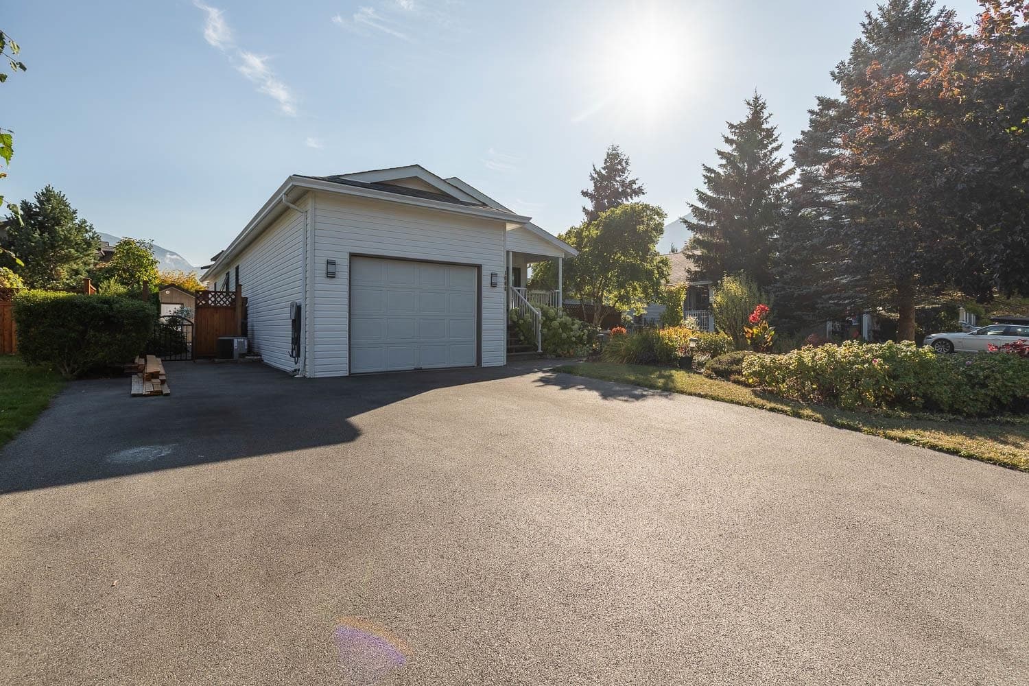 1008 Edgewater Crescent, Squamish, V6B 0B2 — photo 3
