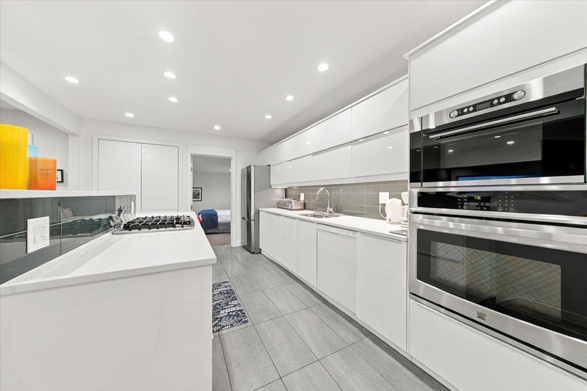 1095 W Keith Road, North Vancouver, V7P 1Y6 — photo 3