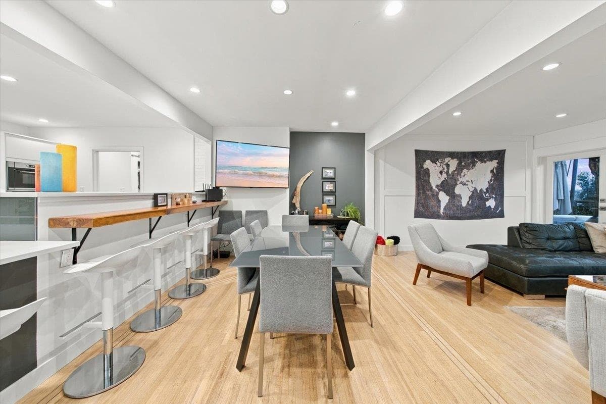 1095 W Keith Road, North Vancouver, V7P 1Y6 — photo 5