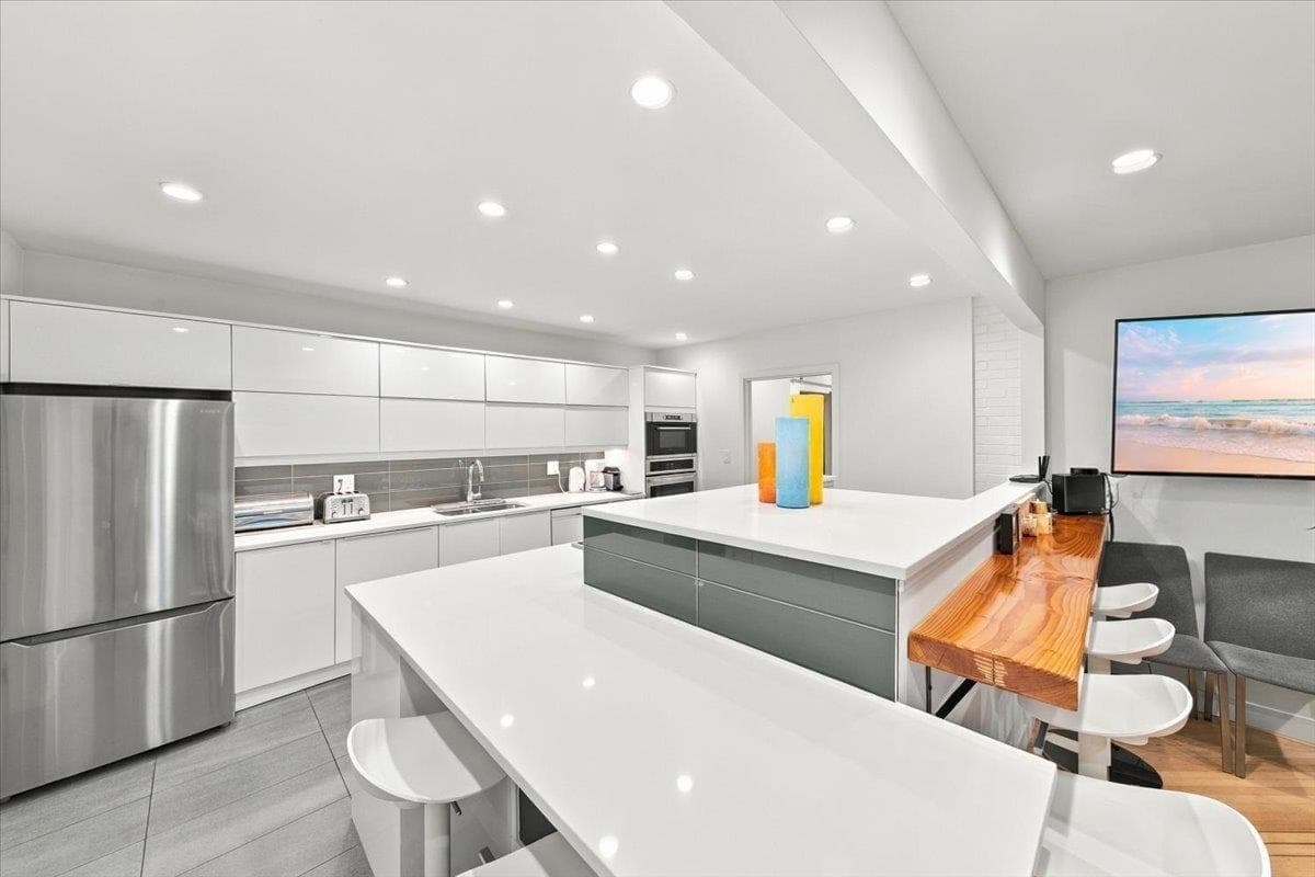 1095 W Keith Road, North Vancouver, V7P 1Y6 — photo 4