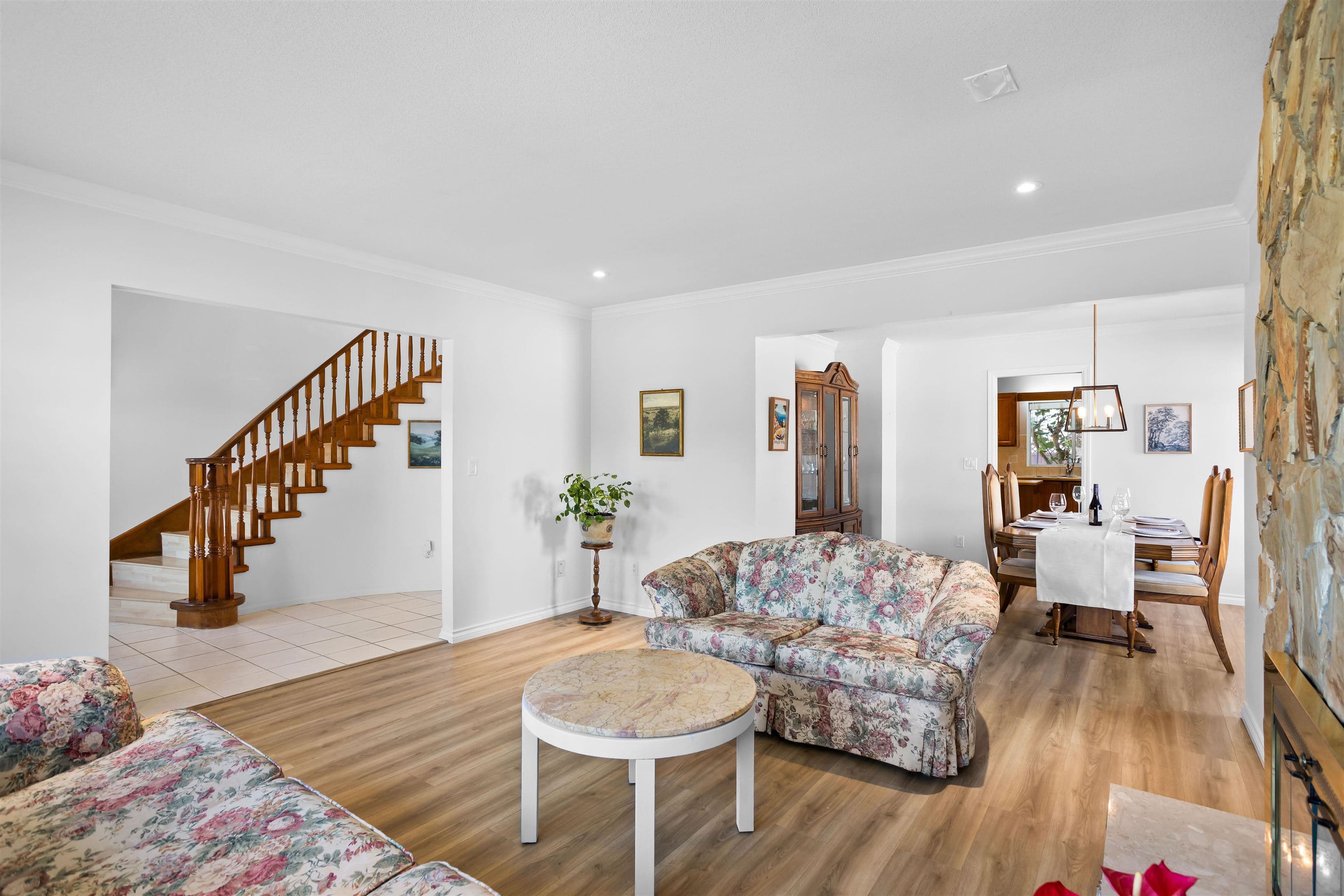 12201 67a Avenue, Surrey, V3W 0L9 — photo 2