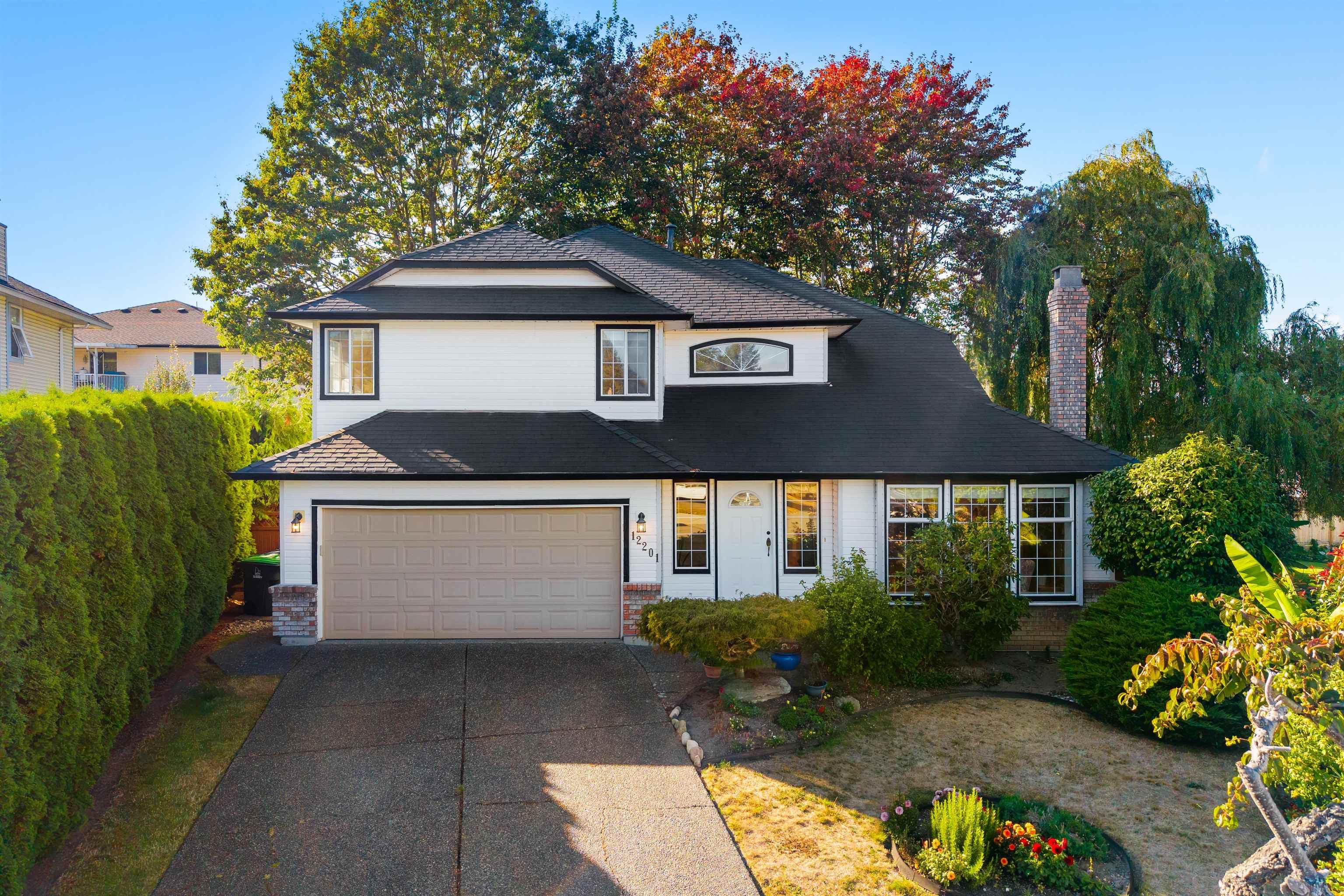 12201 67a Avenue, Surrey, V3W 0L9 — photo 1