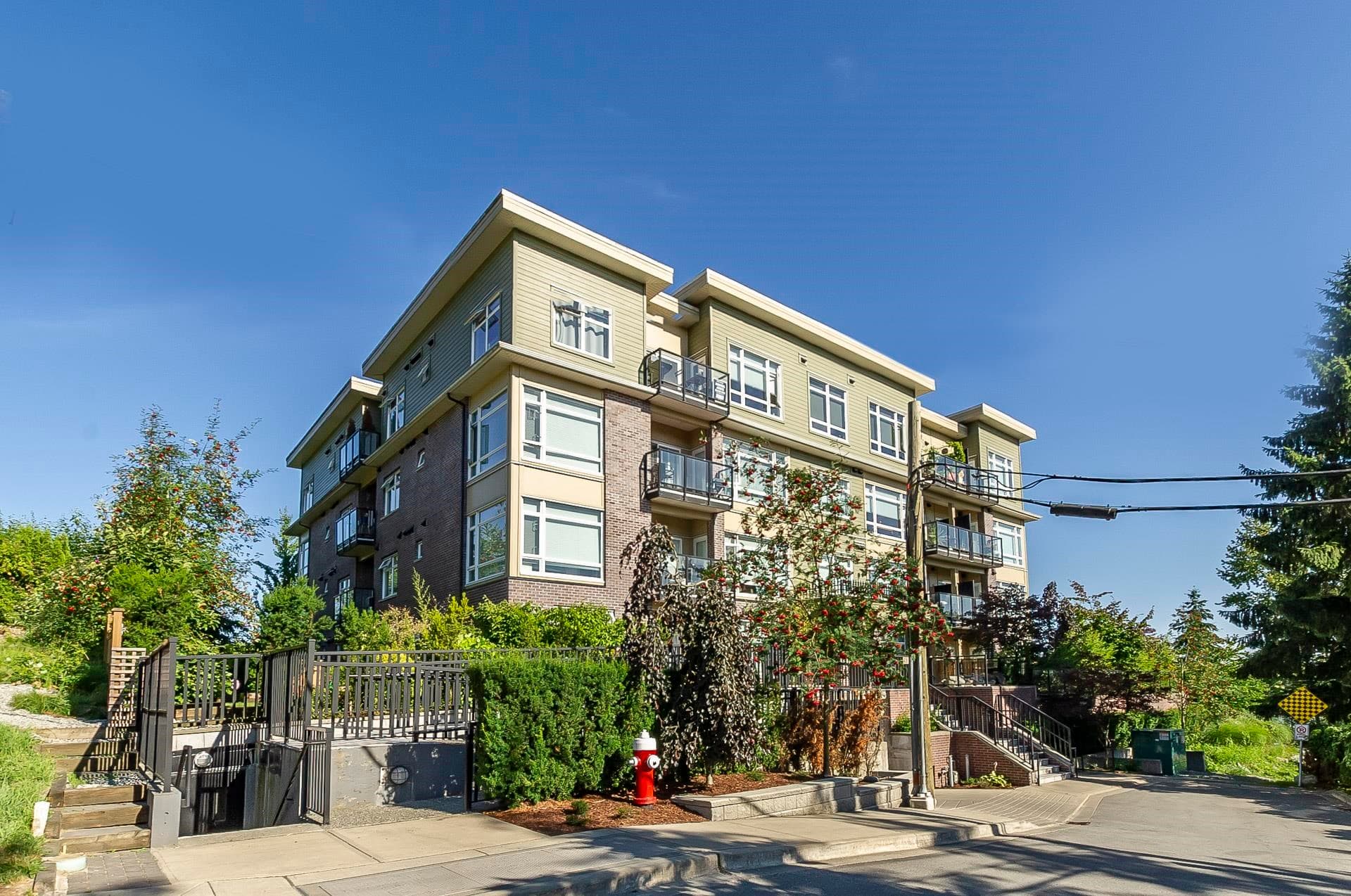 101 - 11566 224 Street, Maple Ridge, V2X 9C9 — photo 1