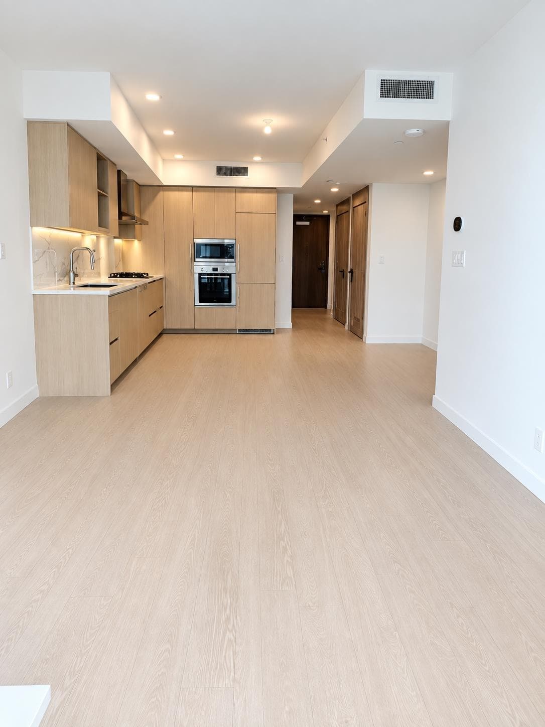 10xx - 13778 100 Avenue, Surrey, V3T 0V3 — photo 2
