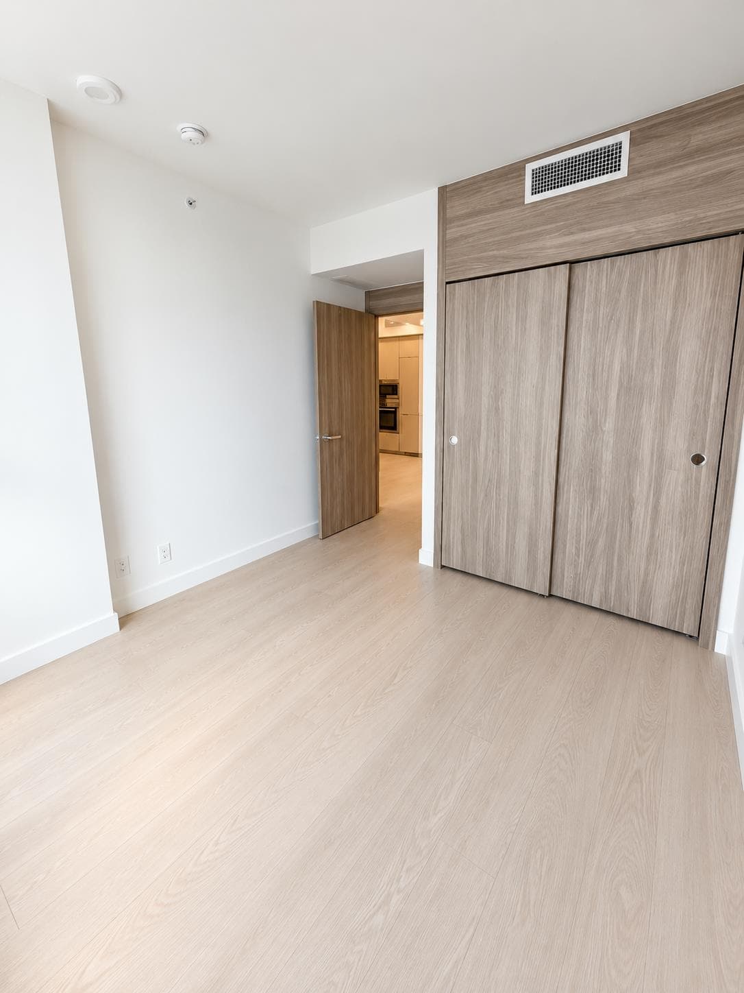 10xx - 13778 100 Avenue, Surrey, V3T 0V3 — photo 5