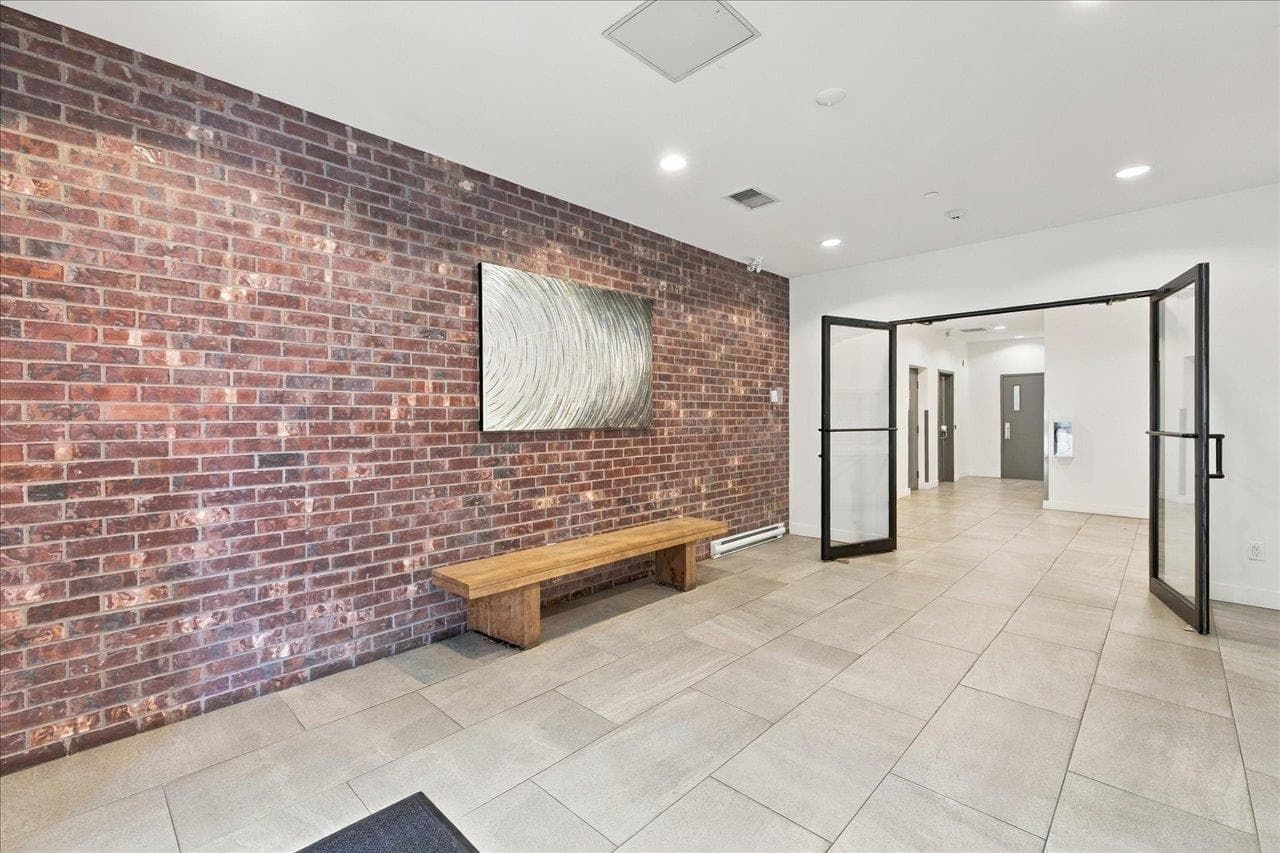 401 - 2141 E Hastings Street, Vancouver, V5L 1V2 — photo 2