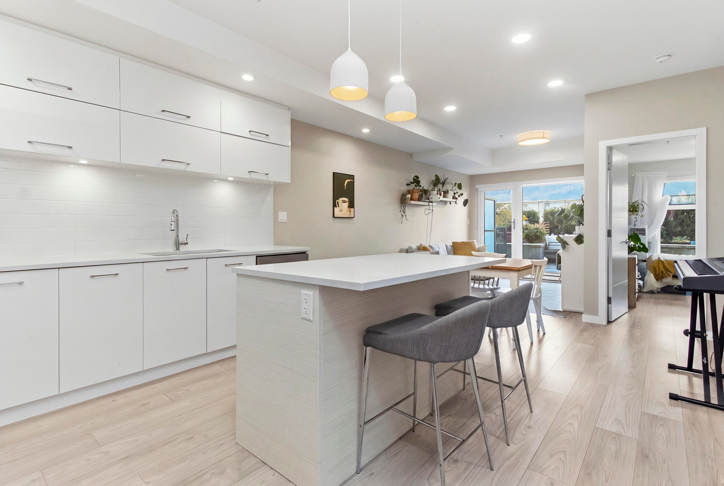 309 - 38033 Second Avenue, Squamish, V8B 0C4 — photo 1