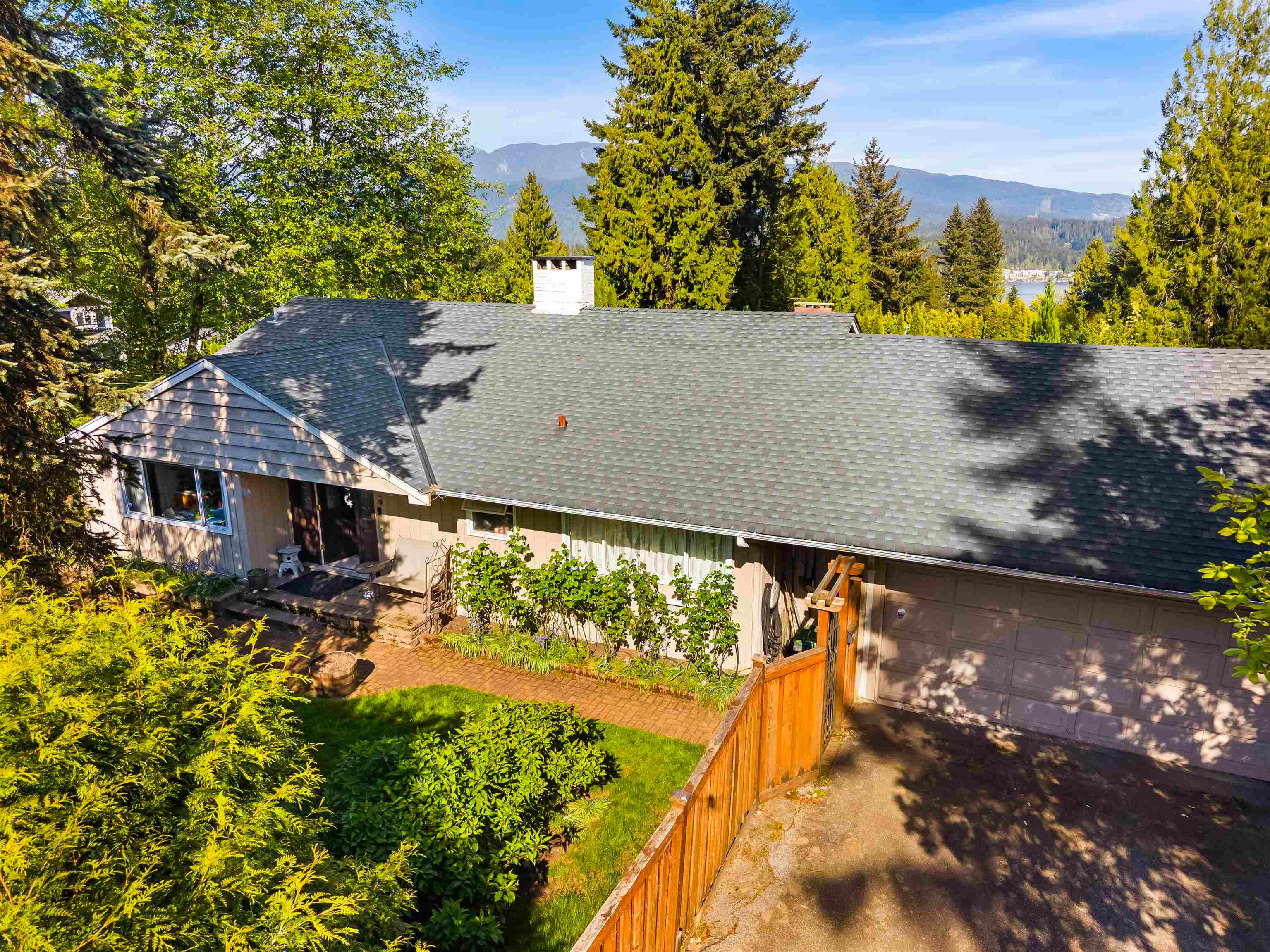 998 Fairway Drive, North Vancouver, V7G 1L8 — photo 4
