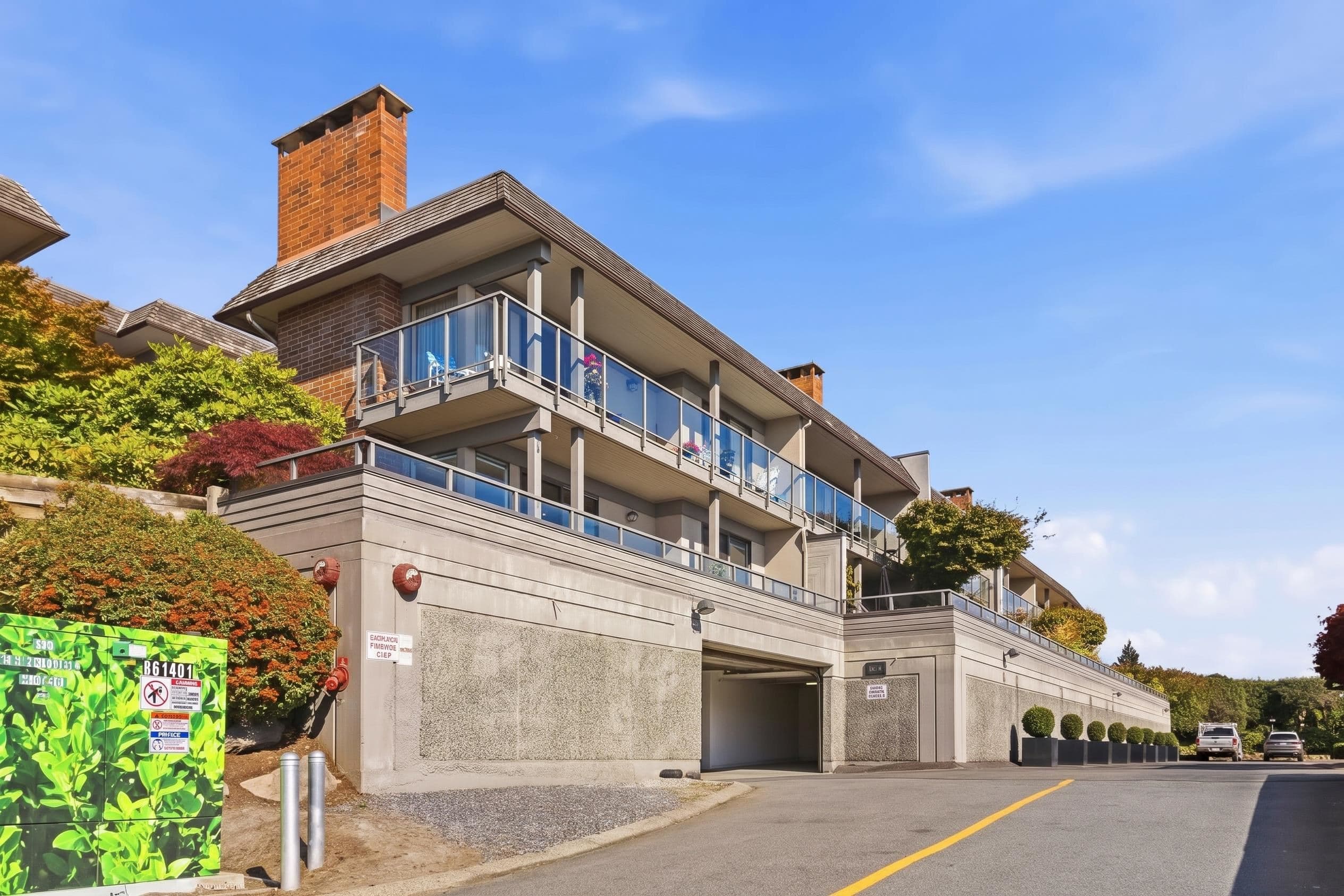 22 - 2214 Folkestone Way, West Vancouver
