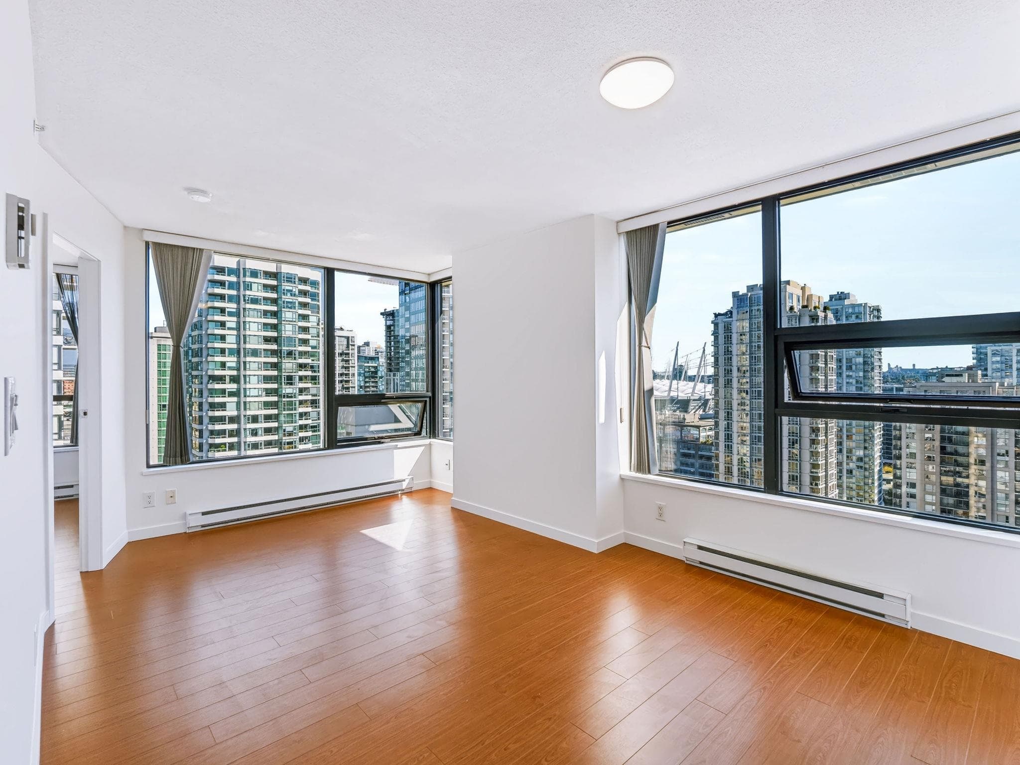 2105 - 977 Mainland Street, Vancouver, V6B 1T2 — photo 3