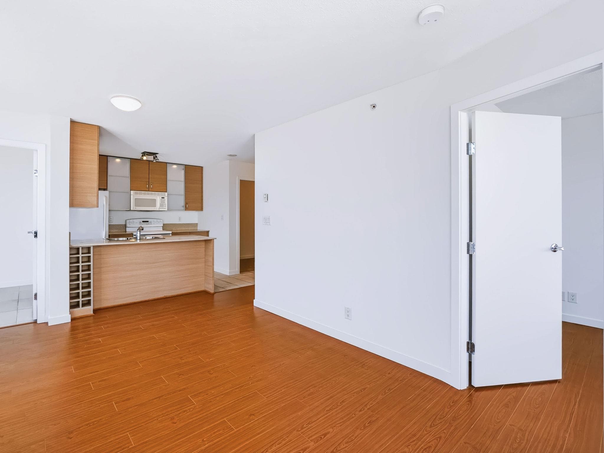 2105 - 977 Mainland Street, Vancouver, V6B 1T2 — photo 4