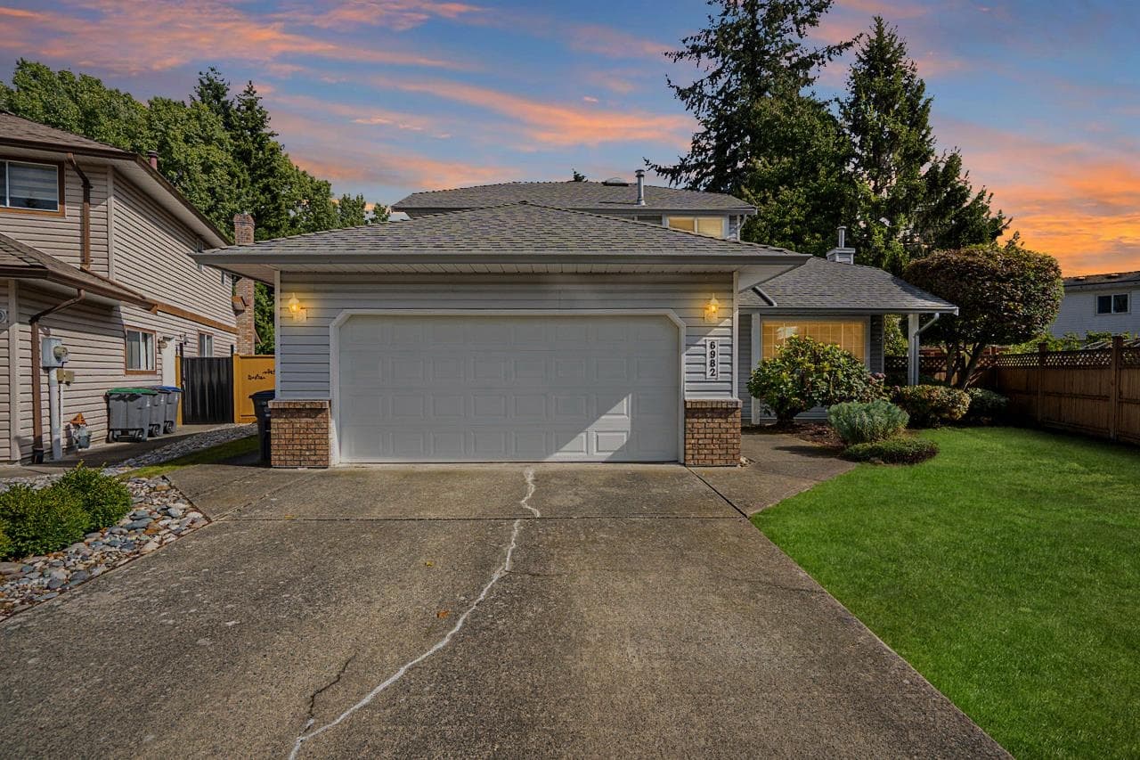 6982 128a Street, Surrey, V3W 0P1 — photo 2