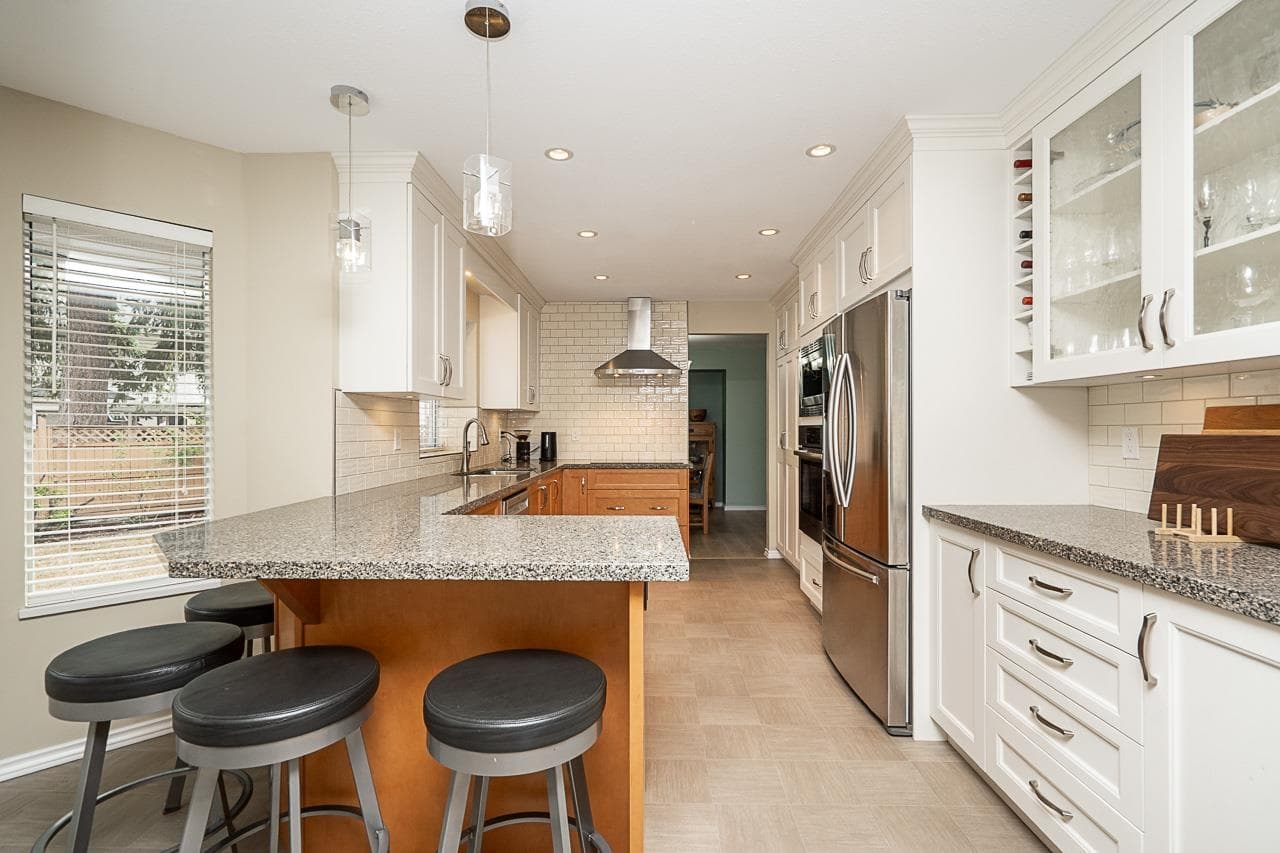 6982 128a Street, Surrey, V3W 0P1 — photo 3
