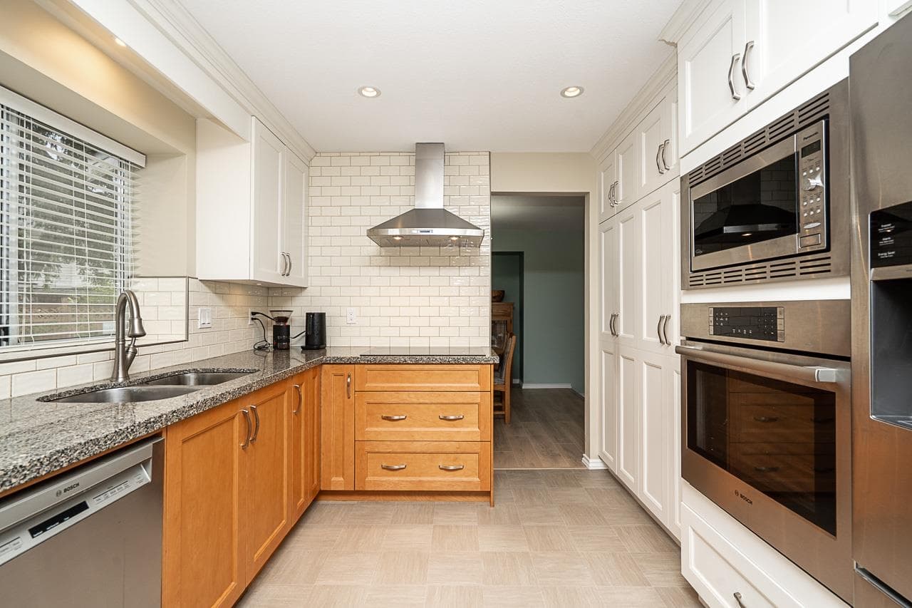 6982 128a Street, Surrey, V3W 0P1 — photo 5
