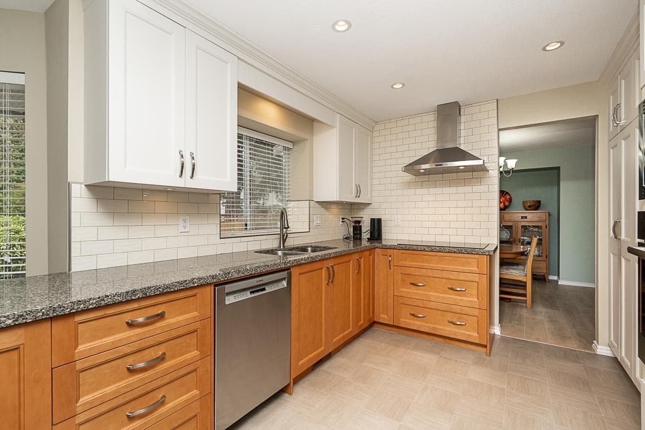 6982 128a Street, Surrey, V3W 0P1 — photo 4